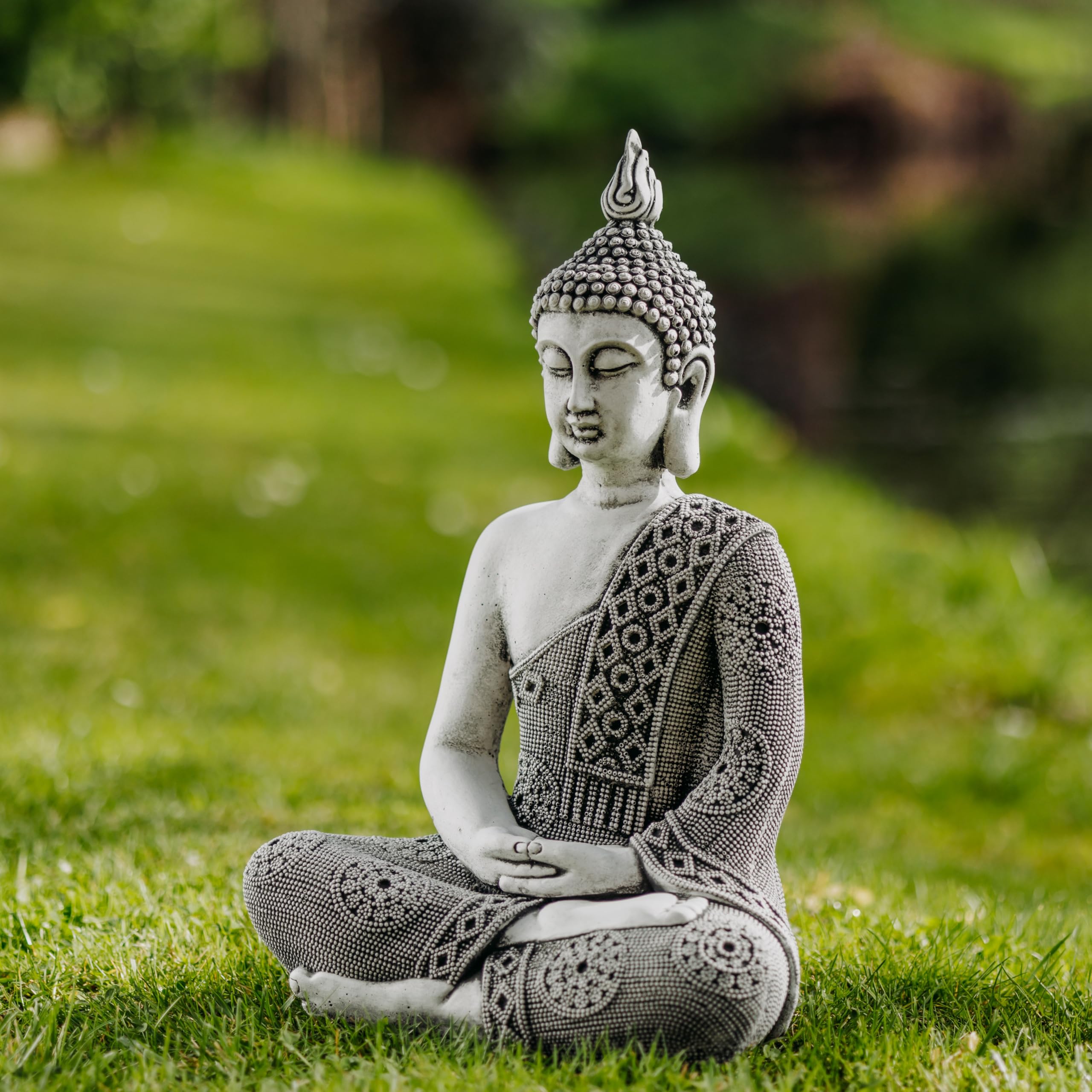 gartendekoparadies.de Statue de Bouddha thaïlandaise pour jardin, en pierre artificielle, 49 cm de hauteur, 16 kg, résistante au gel (Noir)