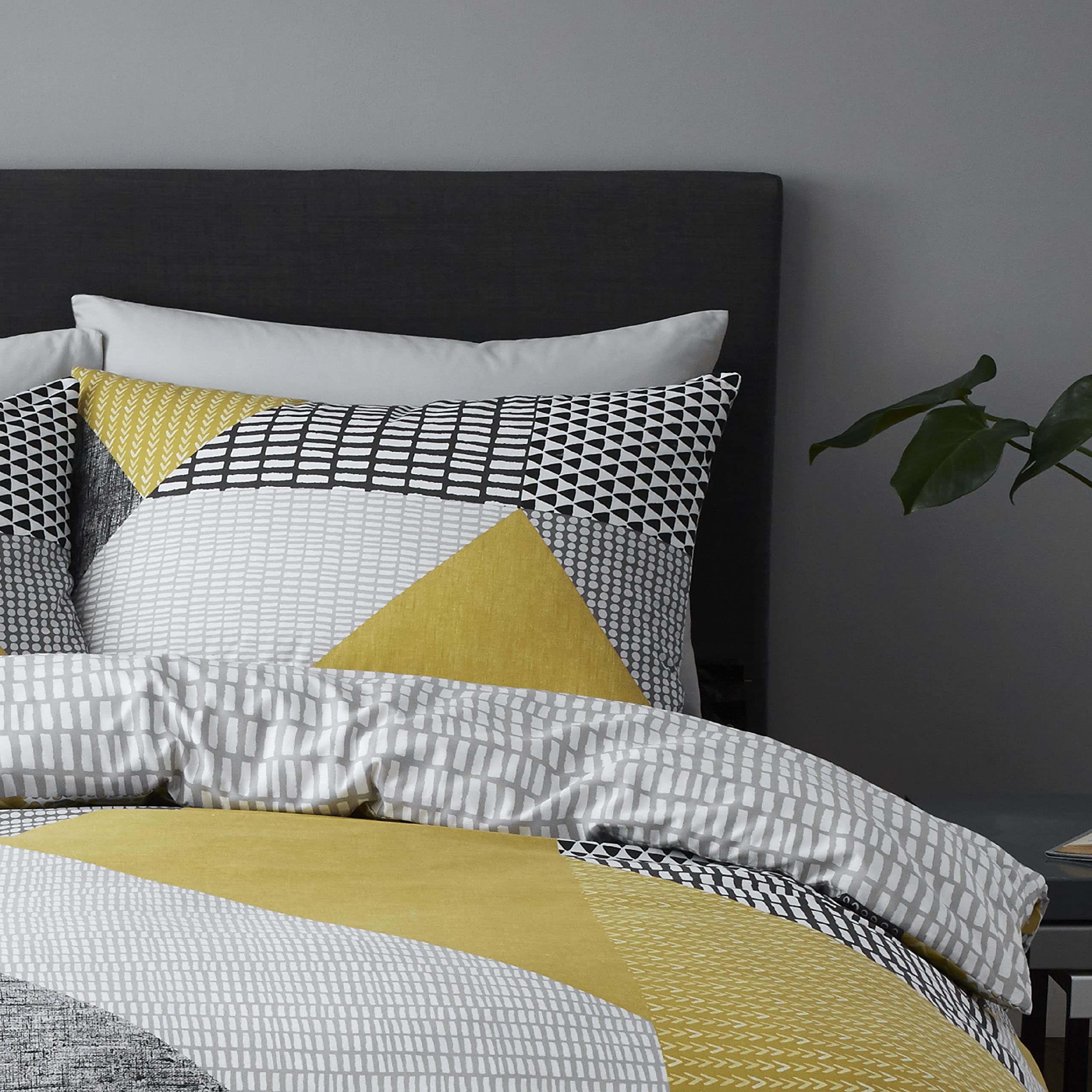 Catherine Lansfield Larsson Geo Ochre Duvet Cover + Pillowcase for 150 cm Bed - 240 x 220 + 2 (50 x 85), Lemon Tree, 240 x 220 cm - Image 2