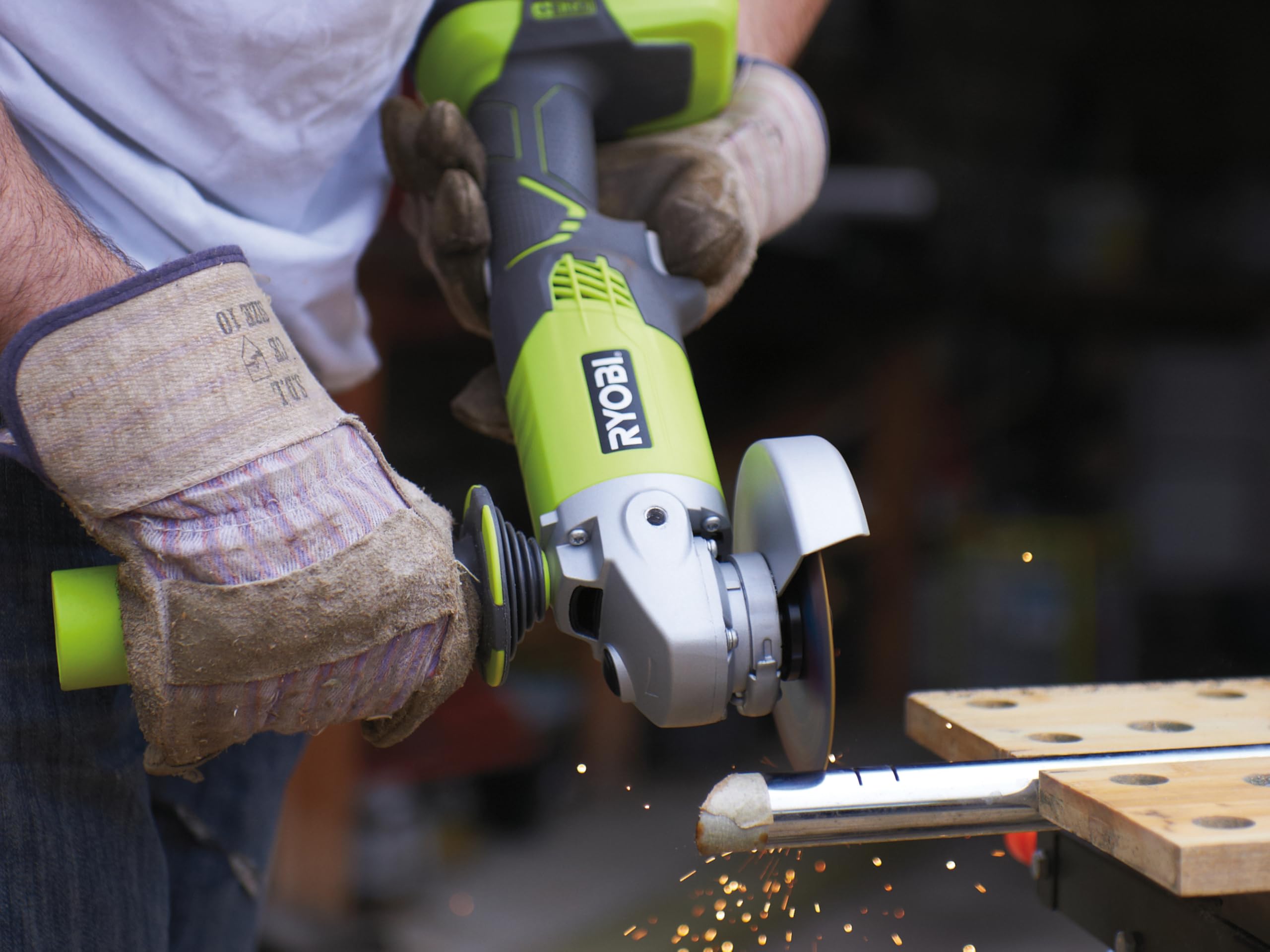 Ryobi Smerigliatrice Angolare a Batteria 18V ONE+, Disco 115 mm, 7500 giri/min, con Batteria 4.0Ah e Caricatore, R18AG-1C40GP