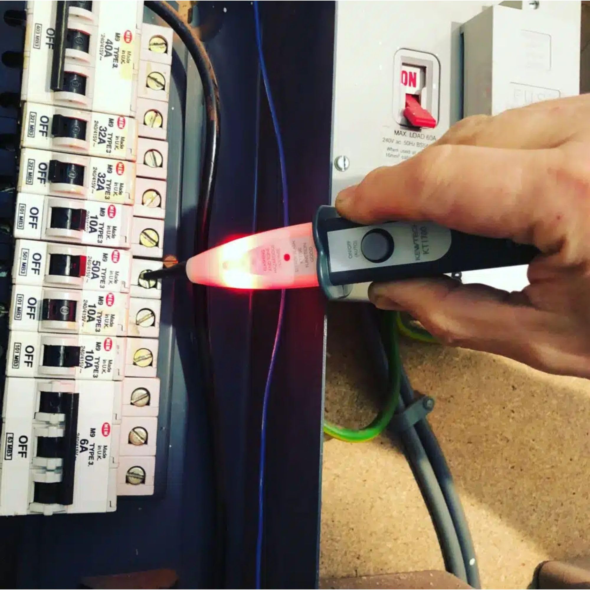 Kewtech KT1700 probador de voltaje de un solo polo 50–600V AC y indicación de fase