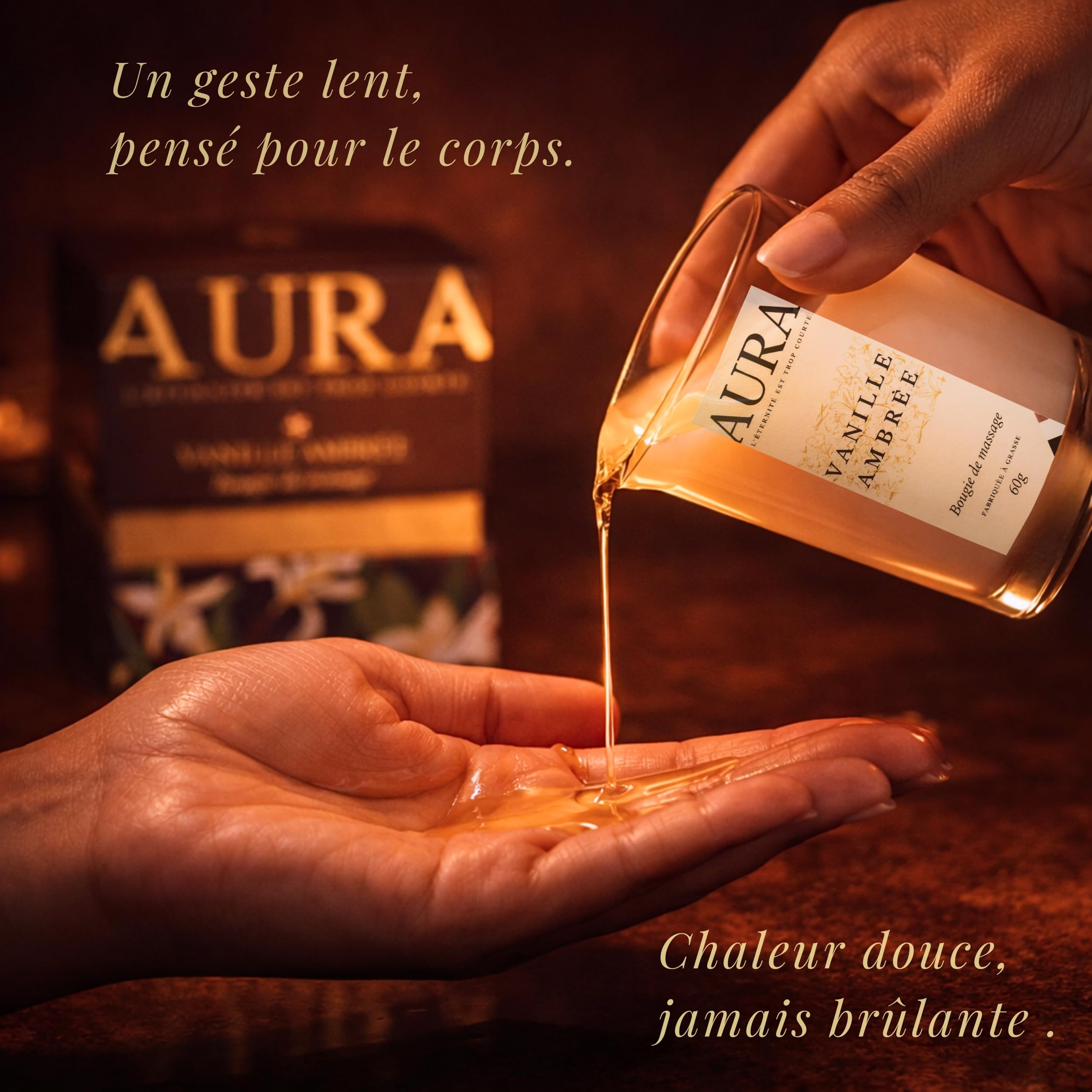 Bougie de Massage AURA Premium Vanille Ambrée | Fabriquée à Grasse | Cire d’Abeille & Soja, Huile de Coco | Se Transforme en Huile de Massage Nourrissante, Soin Corps Relaxant | Idée Cadeau