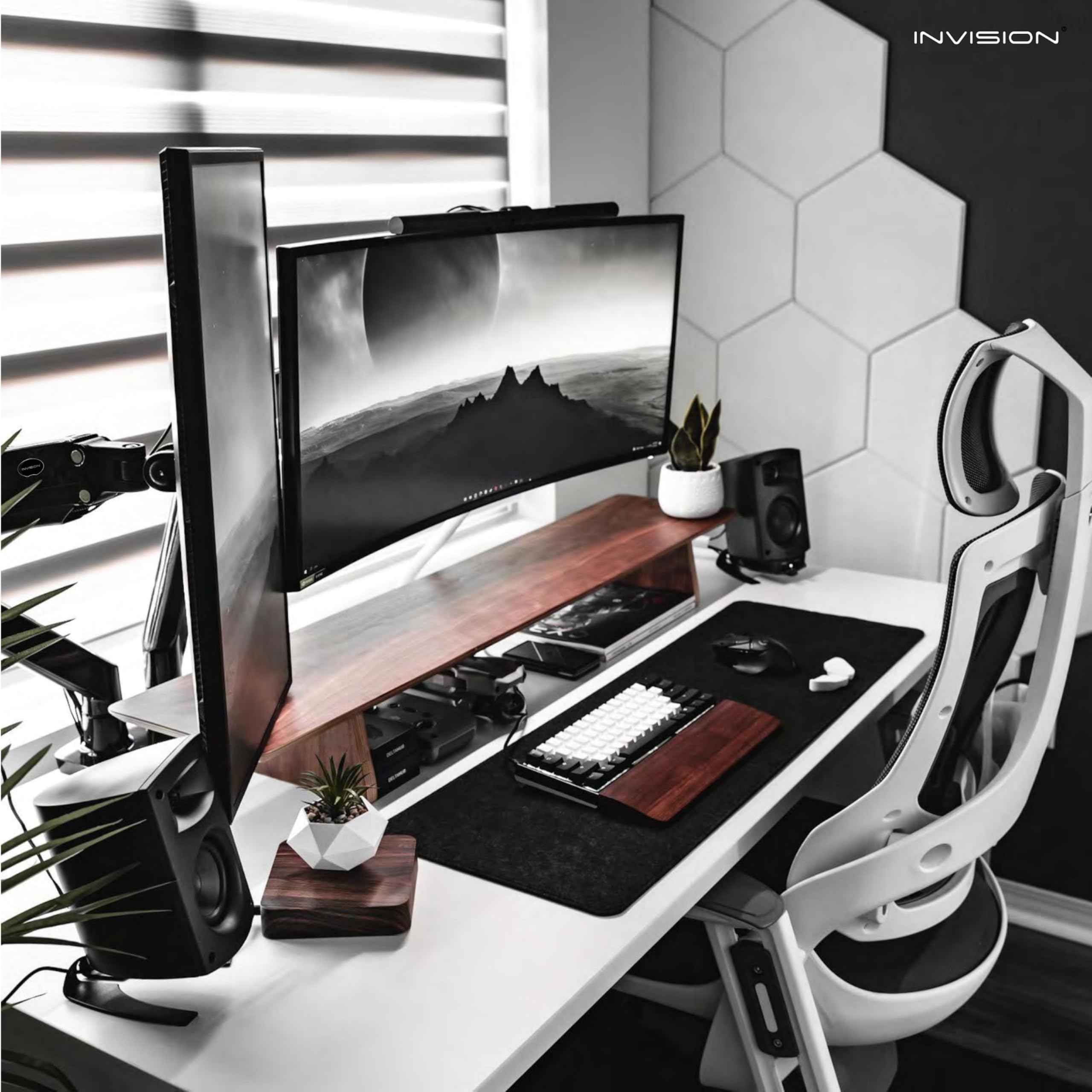 Invision Braccio Monitor Doppio per 24-35" pollic schermi, Peso da 2-15kg, VESA 75/100 mm, Supporto Ergonomico con Molla a Gas e Gestione dei Cavi, Inclinazione, Rotazione, Scrivania Morsetto (MX900)