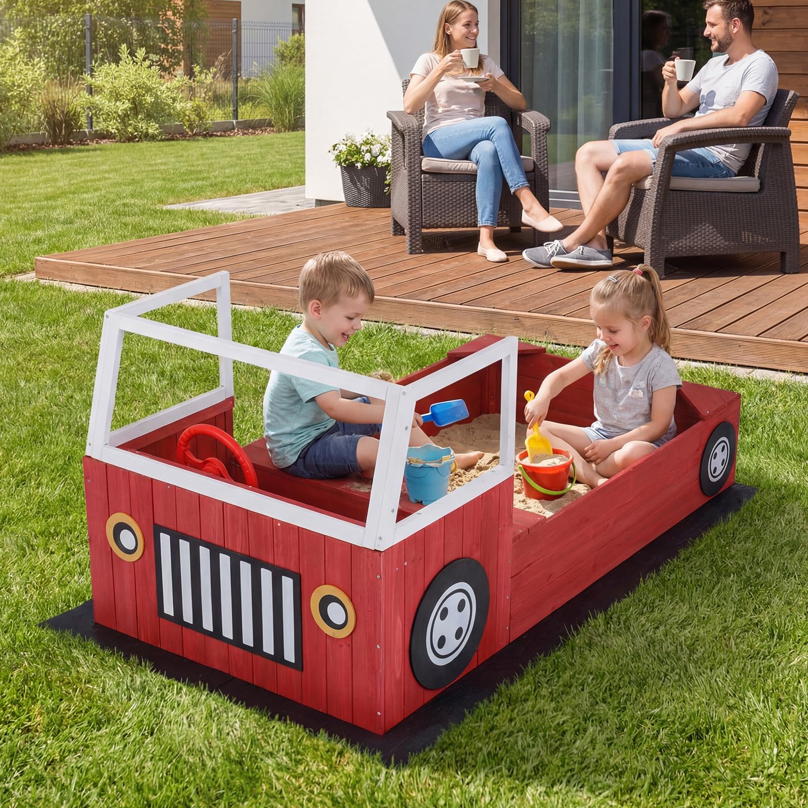 COSTWAY Arenero para Niños de Madera Maciza de Abeto, Arenero Infantil para Exterior con un Banco, Volante Giratorio, 2 Asientos y Alfombrilla, en Forma de Camión de Bomberos, 156 x 80 x 70 cm