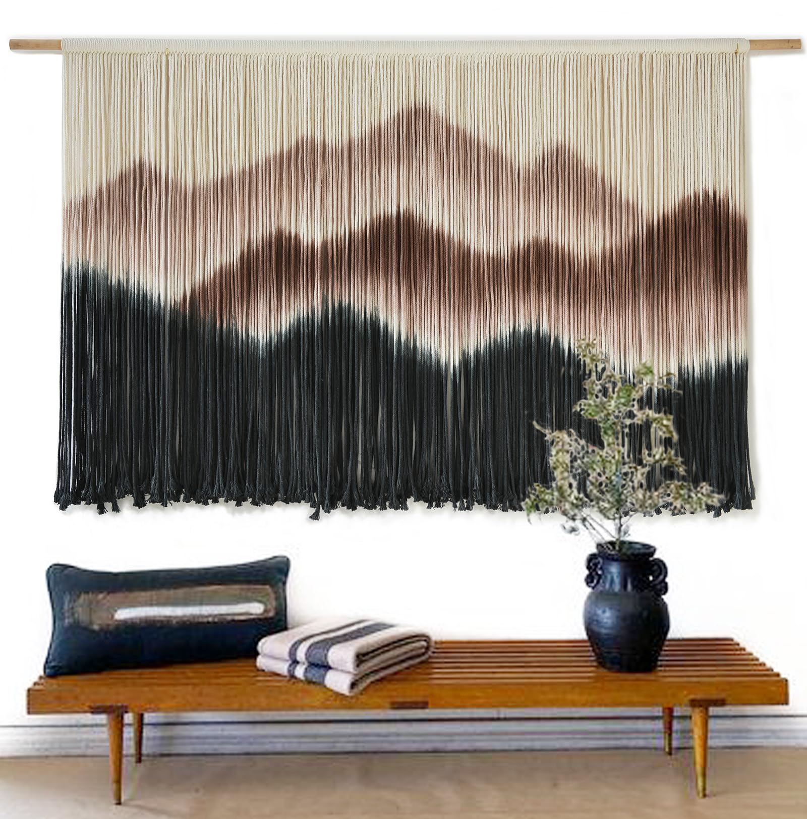 IOWER Makramee-Wandbehang – 57" B x 35" L – „Brown Mountain“ (Dip-Dyed) – Großes, modernes Wanddekor aus Textilkunst im Boho-Stil