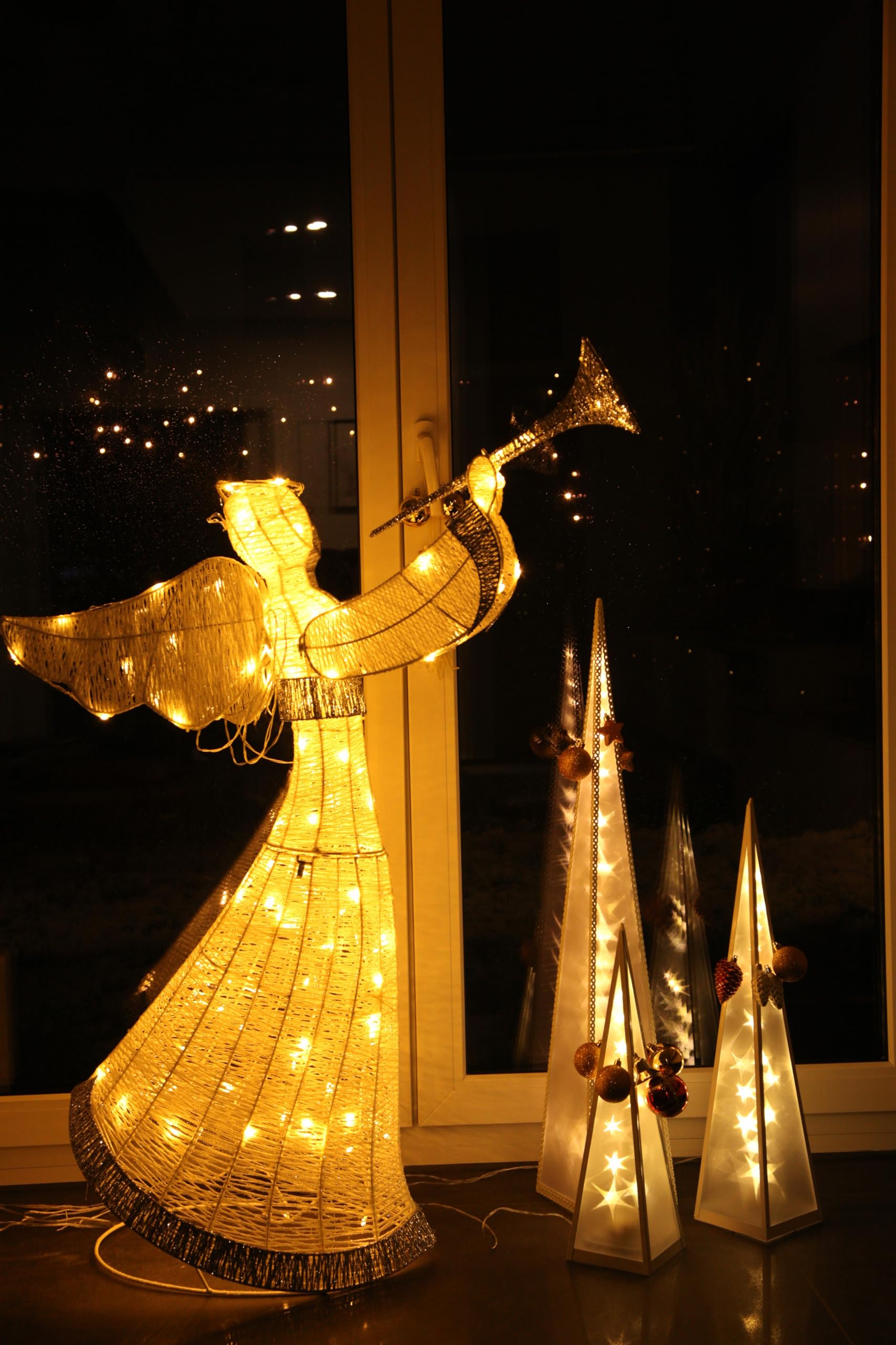 Relax Serie - Duży Aniołek LED, Dekoracyjna Figurka, Oświetlenie Bożonarodzeniowe, 130 cm, Ciepłe Białe Diody, 24 V z Timerem, IP44, Do Użytku Zewnętrznego i Wewnętrznego