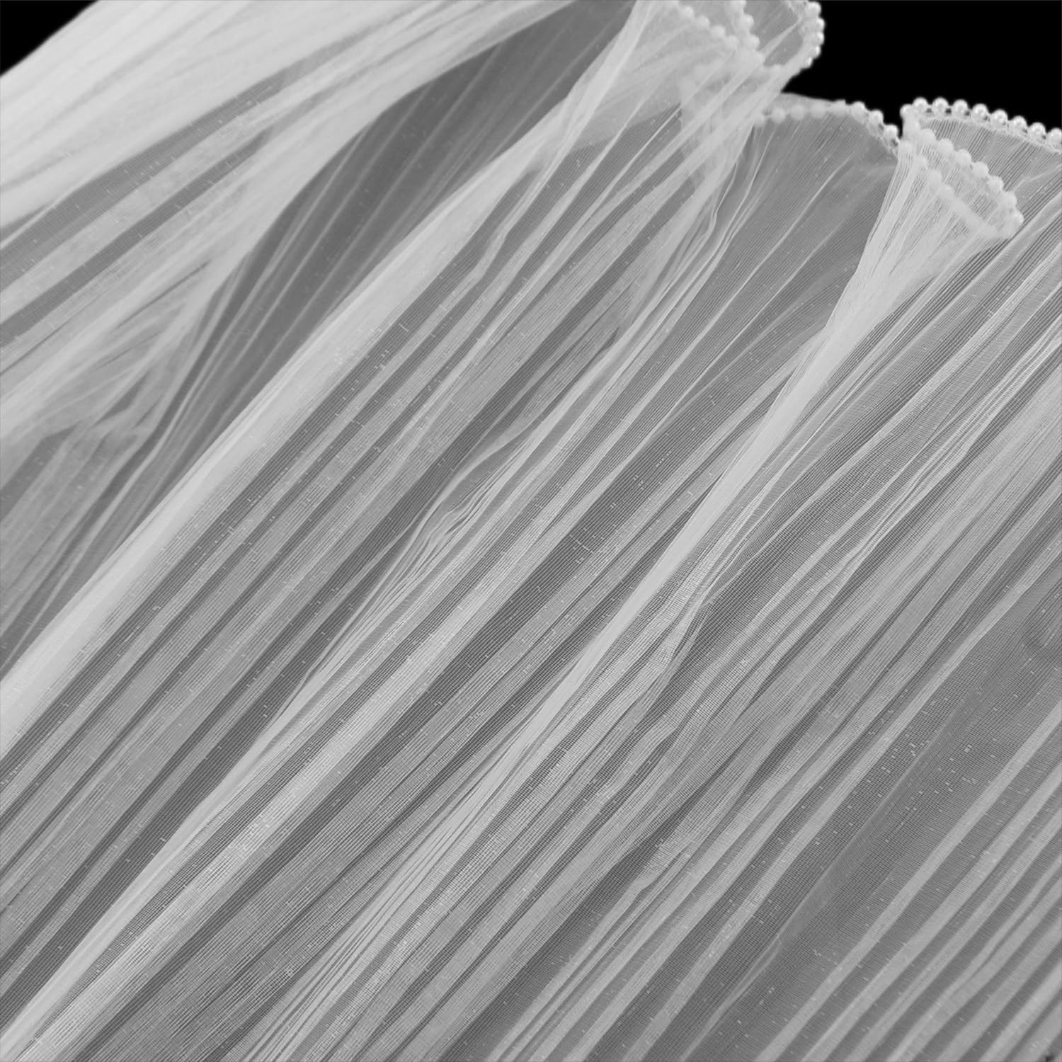 MEETOOT 4-Yard White Floral Packaging Mesh Paper, Pearl Edge Bouquet Wrapping Paper, Crinkled Translucent, Suitable for Party Decorations, Florist Supplies Wedding Gift Wrapping