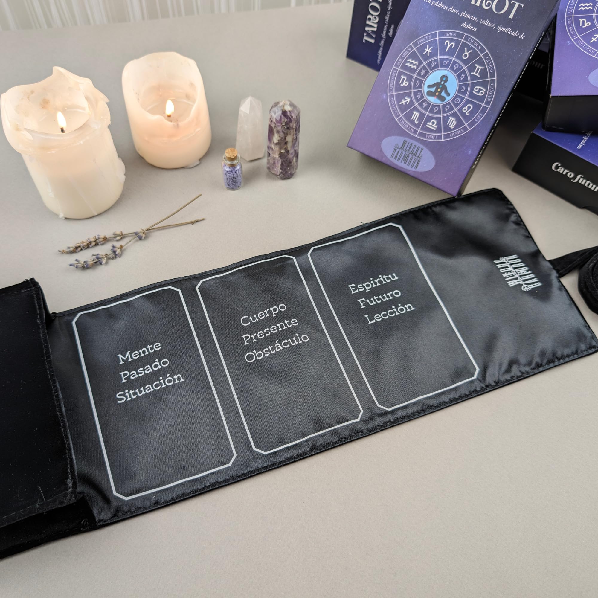 Envoltura De Tarot Witchy Cauldron – Satén Y Terciopelo, Con 3 Tiradas Impresas, Protege Tus Cartas Y Mejora Tu Intuición