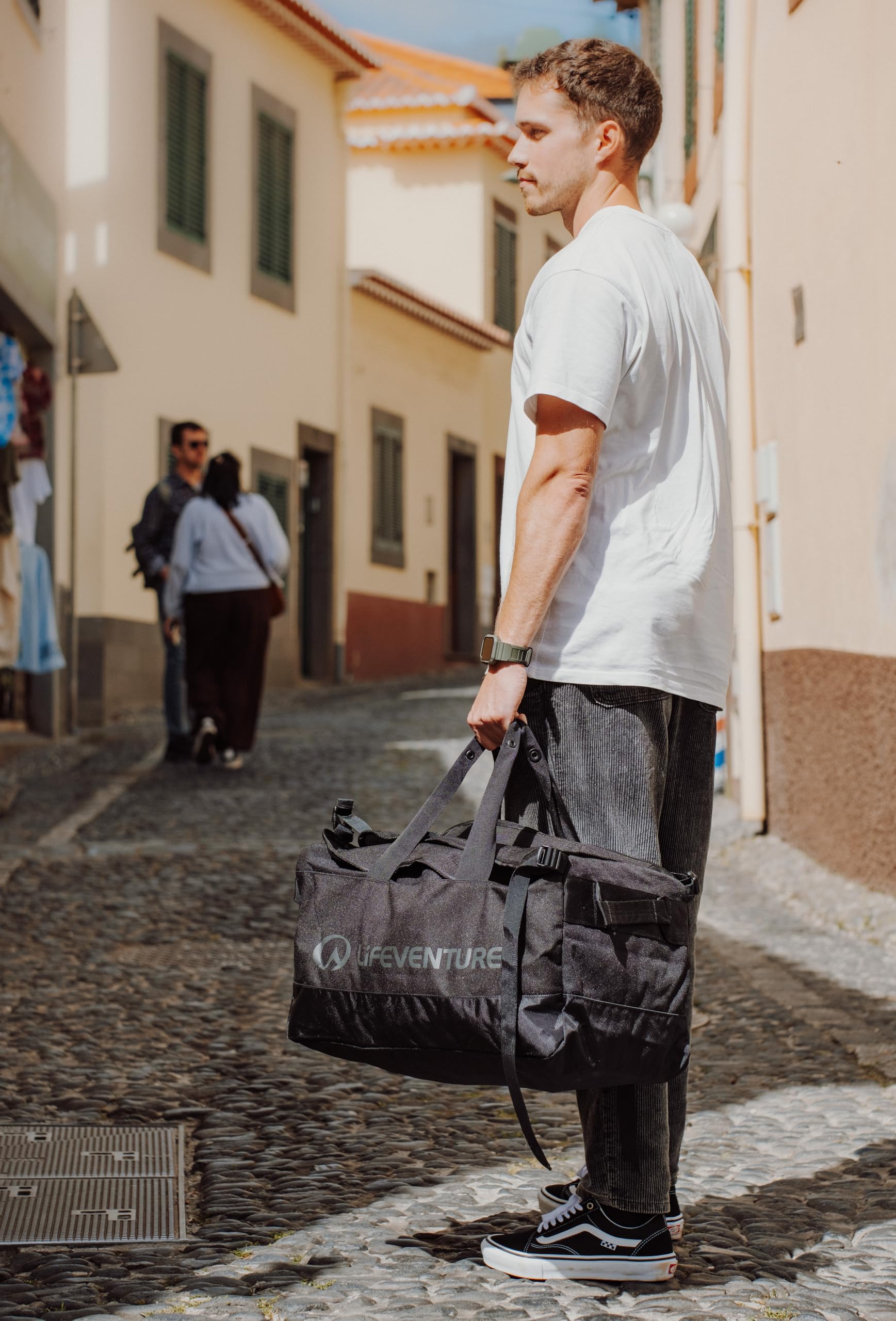 Bolsa de viaje Expedition Cargo Duffle de Lifeventure | 50 litros de capacidad con correas desmontables para llevarla como mochila