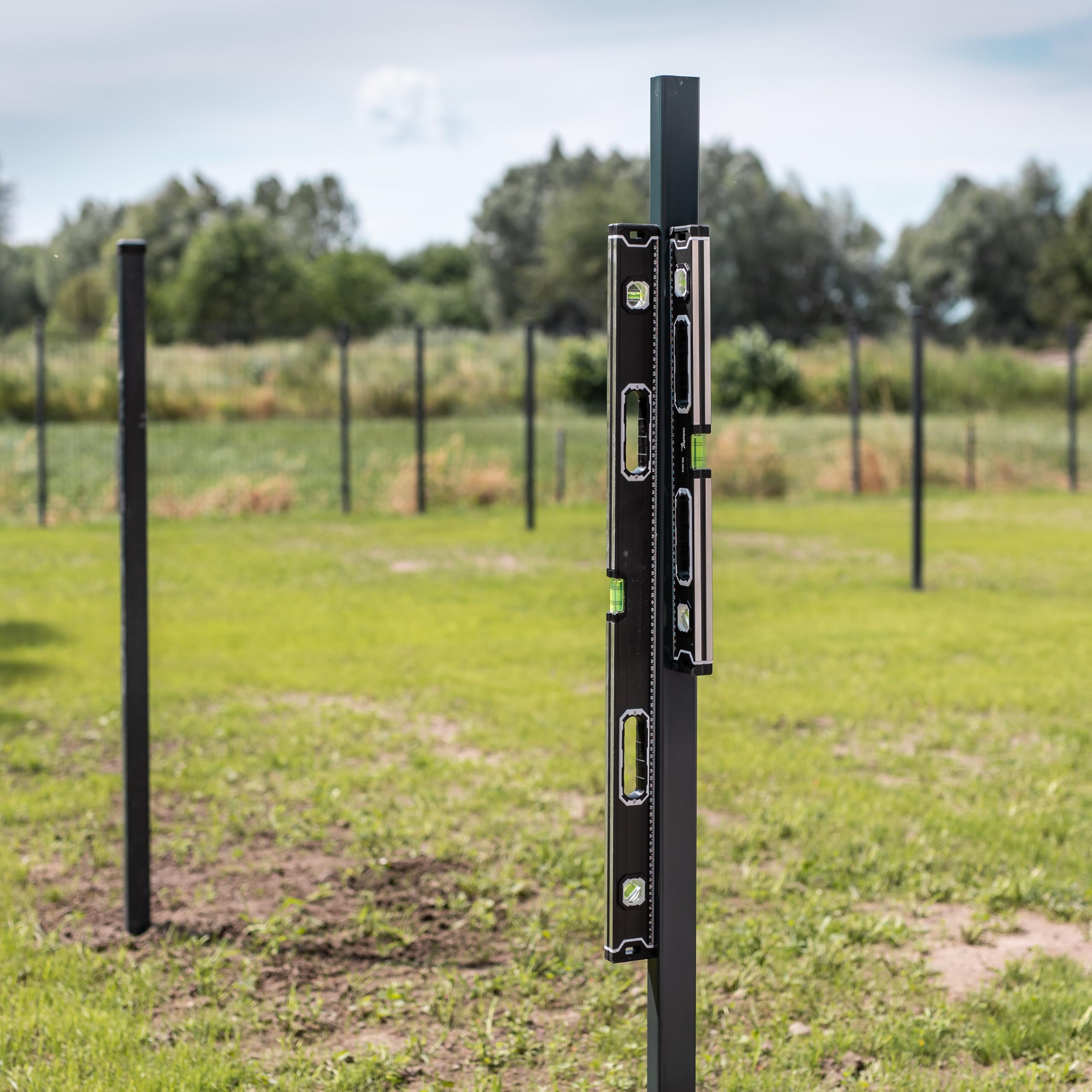 MIVOS - Nivel de burbuja de aluminio de 150 cm con sistema magnético y carcasa de aluminio - Nivel de burbuja con 3 niveles de burbuja - Alta precisión - Nivel magnético, 1500 mm, VR-4517, Negro