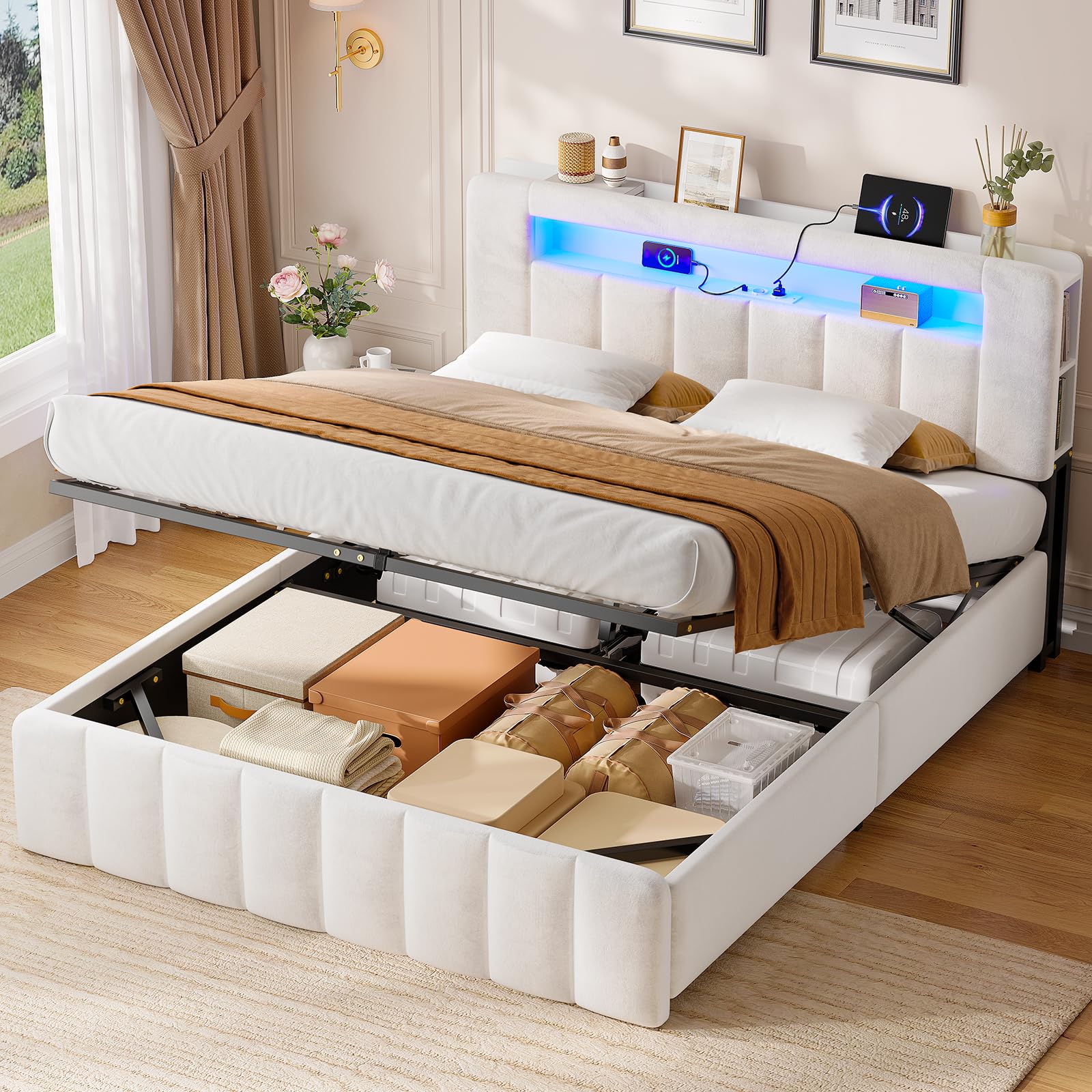 AOGLLATI Lit Coffre 140x190 avec Multiprise Intégrée | Lit 140x190 avec Sommier,Rangement Hydraulique,Éclairage LED,Capitonné en Velours Beige,2 Étagères, 4 Niches Ouvertes
