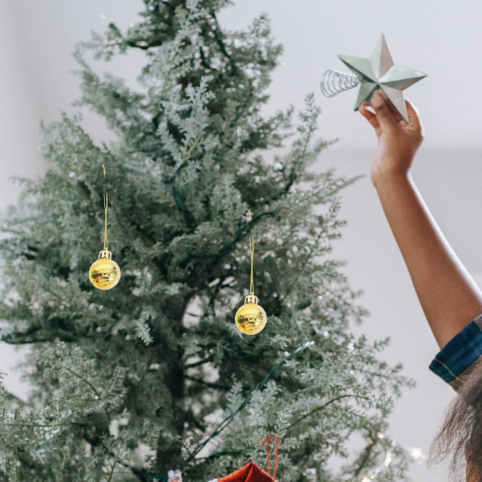 Sosoport 12 Stück Weihnachtsbaum Hängedekoration aus Kunststoff Leichte Christbaumkugeln im Festlichen Design Dekorative Weihnachtsbaumkugeln für Zuhause und Fenster zur Festlichen Stimmung