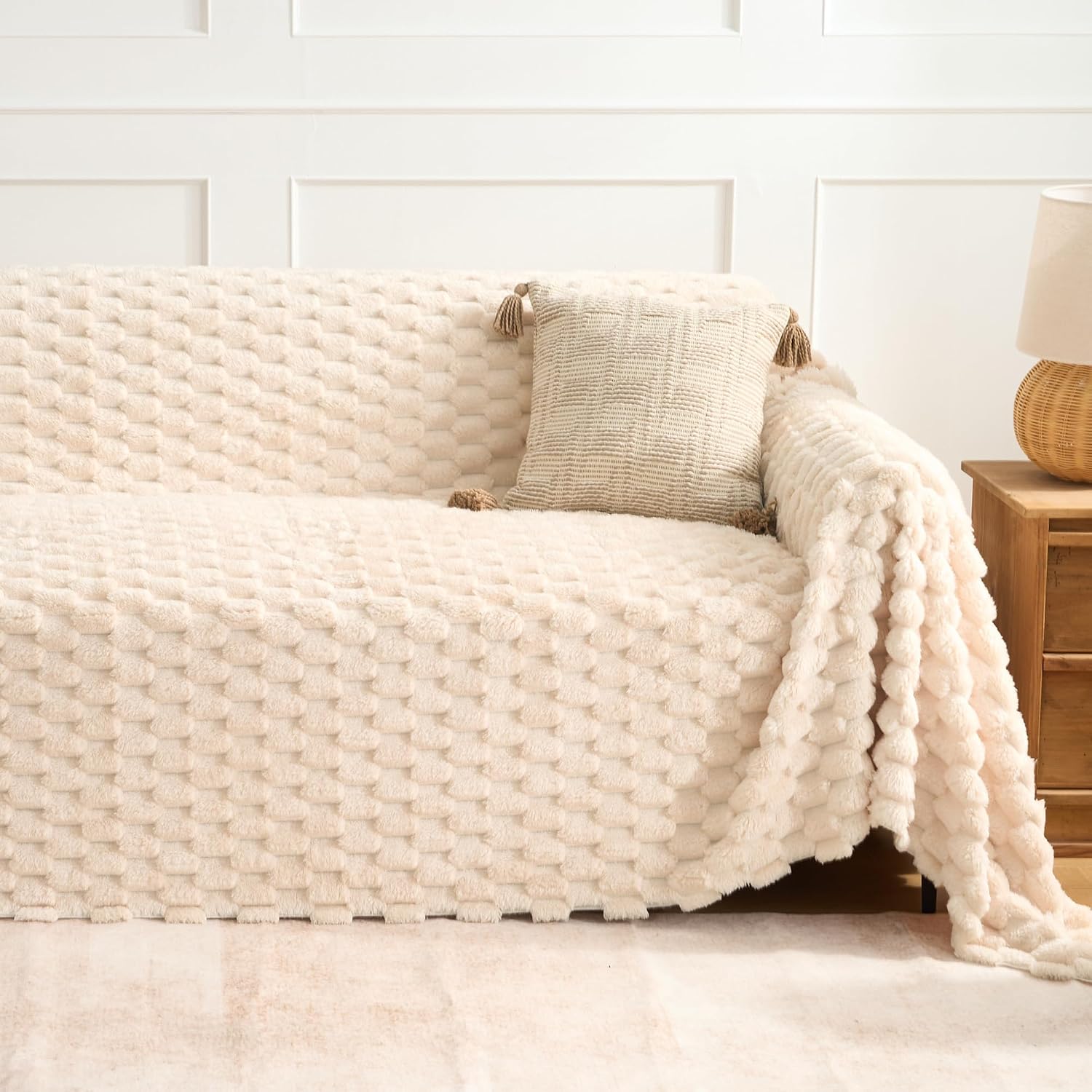 SLASHOP Cozy Chic Sofa Cover Washable & Pet-Friendly Plush Sofa Throw—360° All-Around Protection and a Versatile Choice for Style Upgrades (Vanilla Cream, 90″x118″)