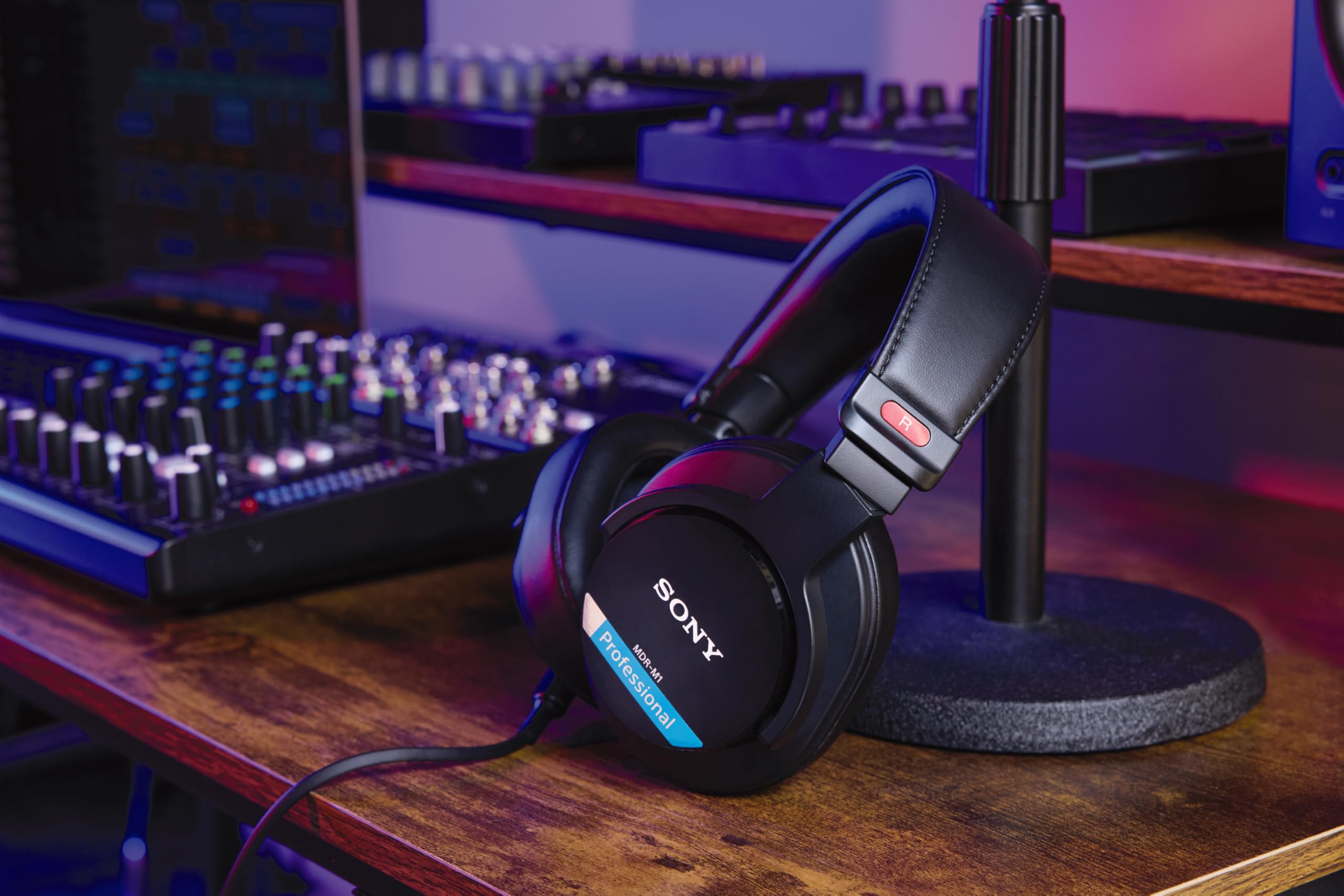 Sony Mdr-M1 Słuchawki Studyjne Zamknięte, Przewodowe, Szerokopasmowe (5 Hz–80 Khz), Optymalne Do Nagrywania i Miksowania w Studio, Lekkie (216G), w Zestawie 2 Optymalnej Klasy Odłączane Kable, Czarne