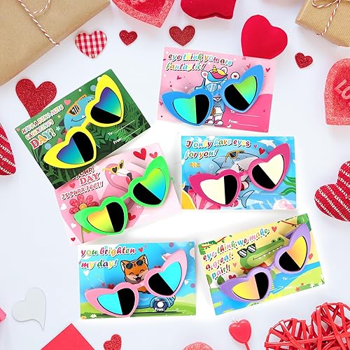 Miniatura 6 de GINMIC Regalos para el día de San Valentín para niños, paquete de 24 lentes de sol en forma de corazón con tarjetas de San Valentín para niños, aula