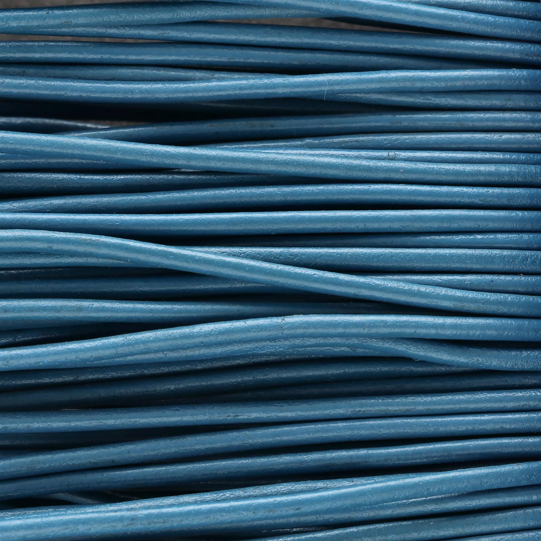 The Beadsmith Cordon en cuir grec - Couleur bleu clair - Bobine de 1,5 mm - 50 m - Idéal pour le tressage, les perles, les colliers, le laçage fin, les accessoires pour cheveux et la fabrication de