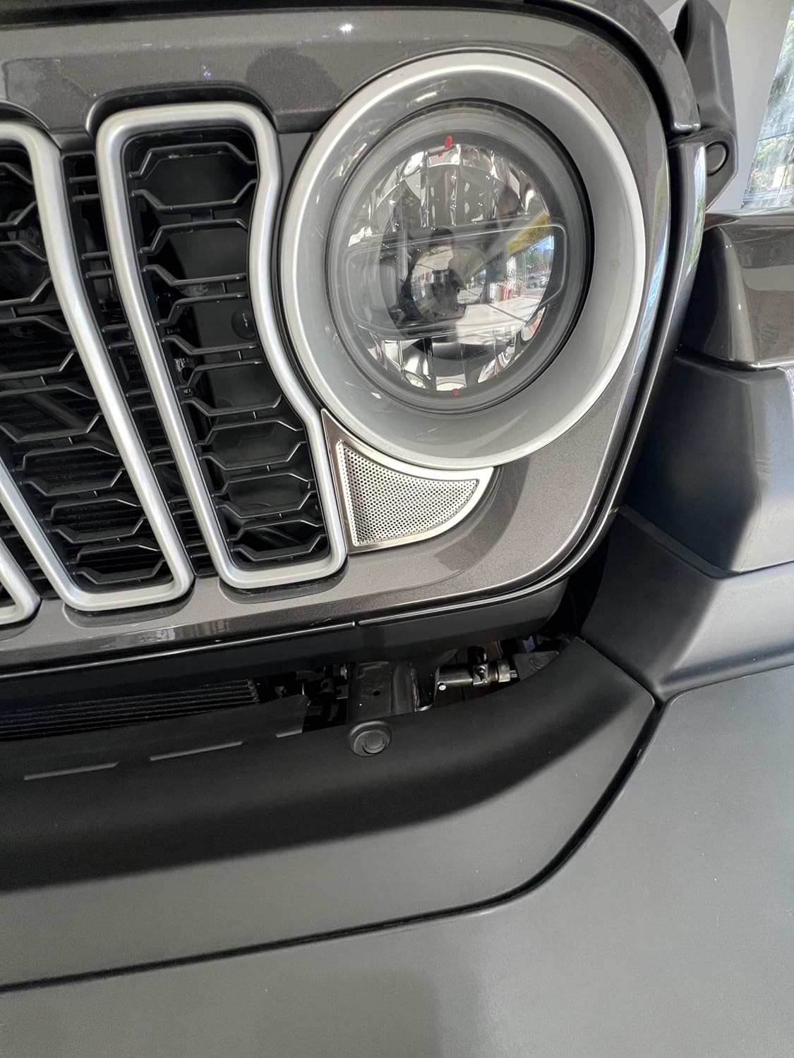 Front Grille Vent Cover Bumper Grille Side Dust Cover Bezels Trim for Jeep Wrangler JL 4XE & Gladiator JT 2024 2025 Exterior Accessories (Silver)