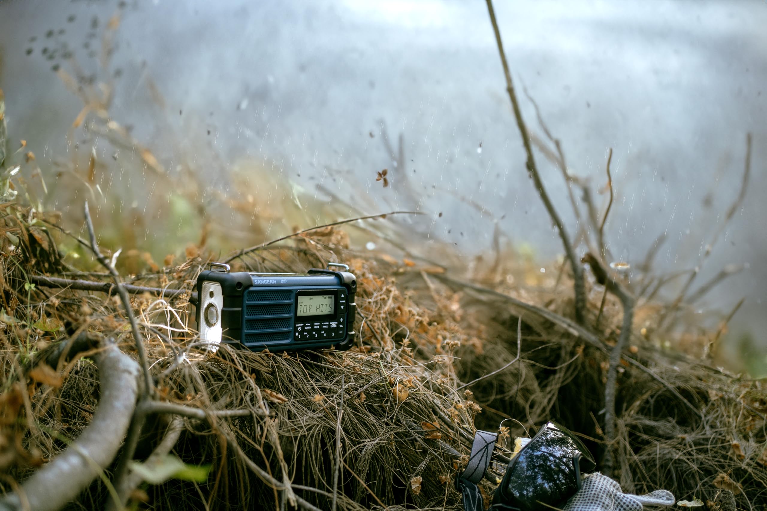 Sangean MMR-99 DAB Multifunktionales Notfallradio mit Handkurbel, DAB+,FM-RDS, Bluetooth, LED-Taschenlampe und IP55-Zertifizierung, Ideal für Outdoor, Camping und Notfälle, Ocean Blue
