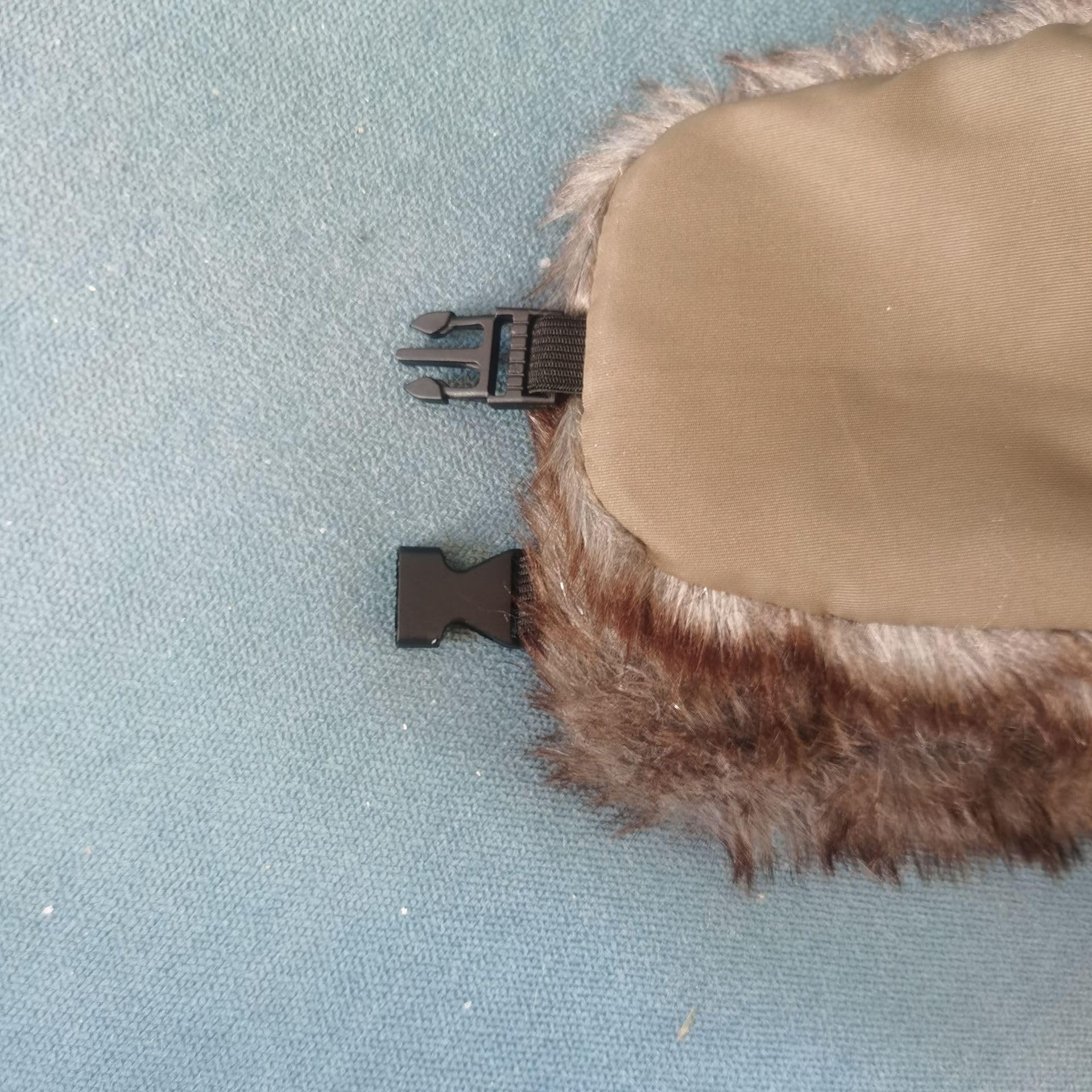 czapka zimowa, Zimowa wiatroszczelna czapka traperka ciepła z paskiem pod brodą i nausznikami ze sztucznego futra narciarska damska męska(White)