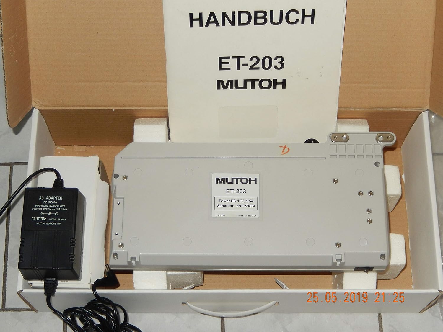 Bottom view of the MUTOH ET203 Scriber showing labels and potential connection points