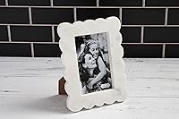 Vista 3 de Mud Pie Marco de mármol festoneado, pequeño, 4x6
