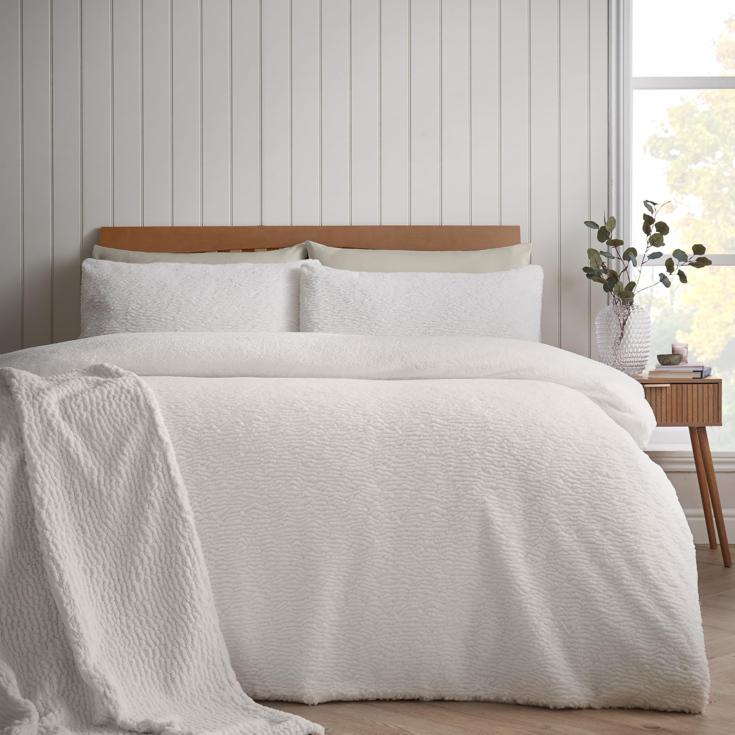 Catherine Lansfield Unisex Cream 'Textured Wave' Faux Fur Duvet Cover Set In | Size: Single