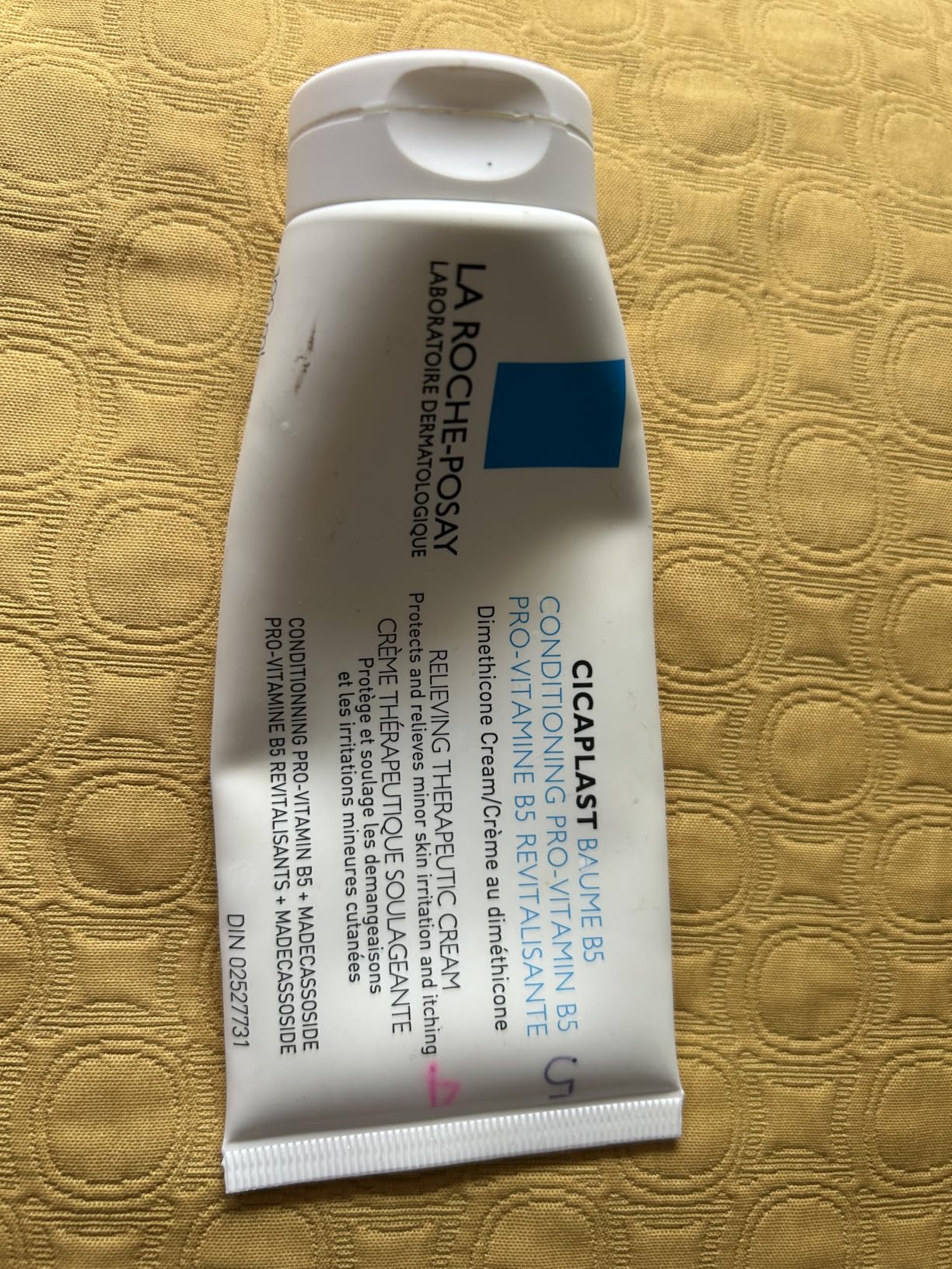 La Roche Posay Cicaplast Baume B5, Multi-Purpose Soothing Balm for Dry Skin, Absorbs Quickly, Non-Sticky, Glassy Skin Finish, for Face or Body, Suitable for the Whole Family, Fragrance Free view 7
