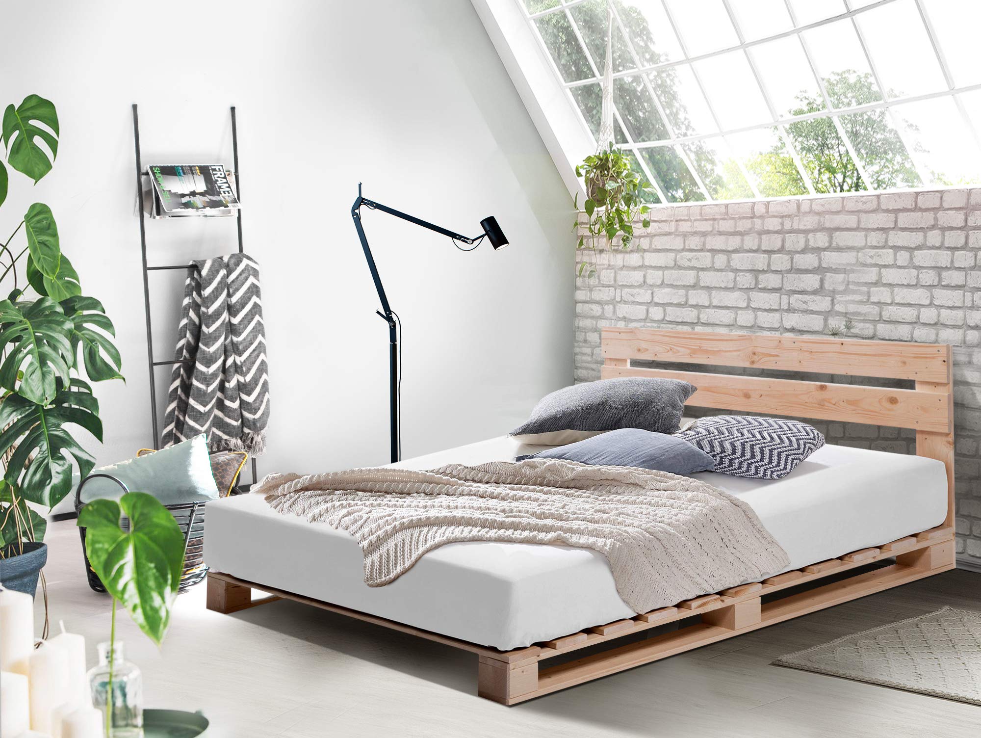 moebel-eins PALETTI Palettenbett inklusive Kopfteil Massivholzbett Holzbett Bett aus Paletten mit 11 Leisten, Palettenmöbel Made in Germany, 140 x 200 cm, Fichte Natur
