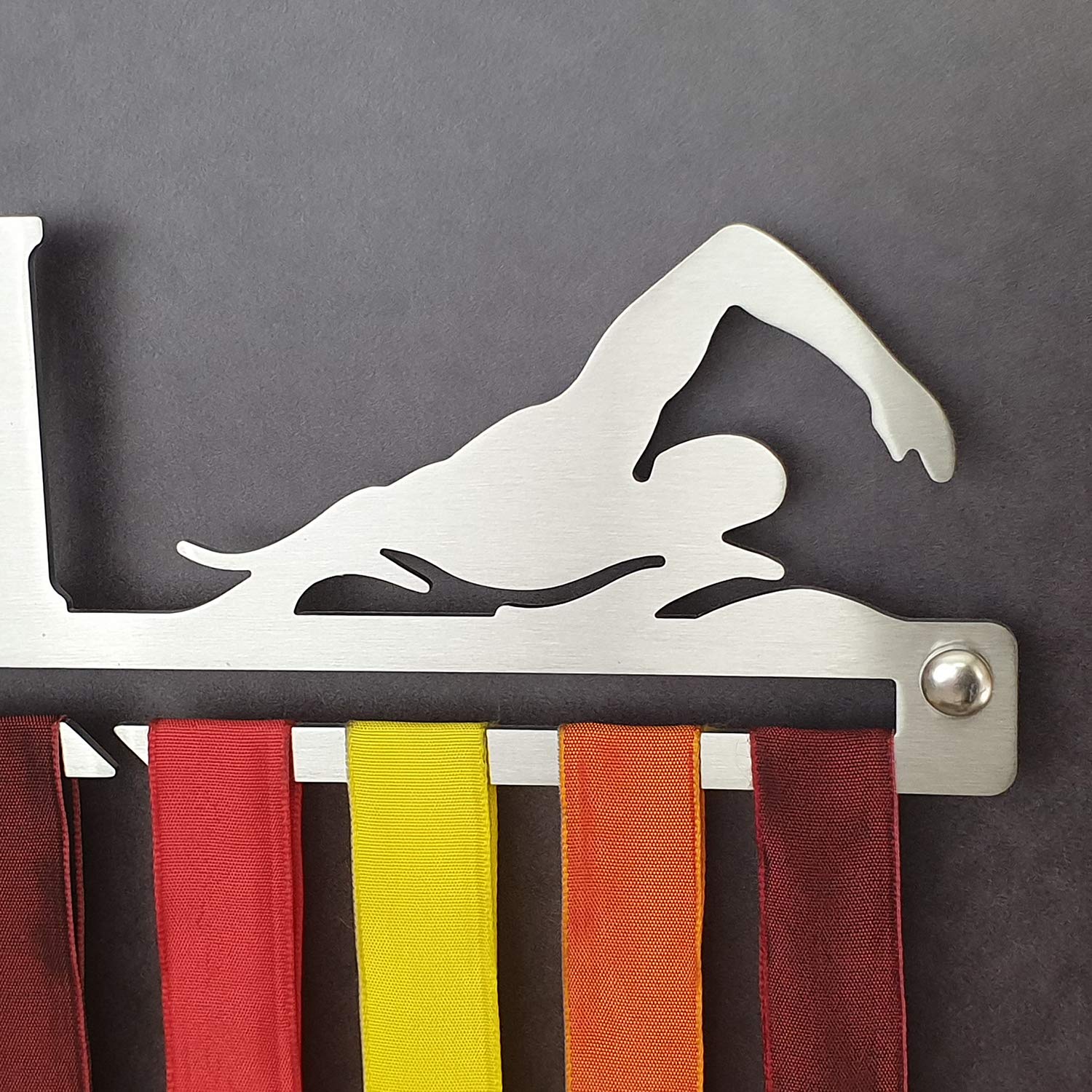 MEDALdisplay "Born to Swim - Wandmedaillenhalter zum Schwimmen - Bringen Sie bis zu 30 medaillen - Rostfreier Stahl 100% hergestellt in Italien
