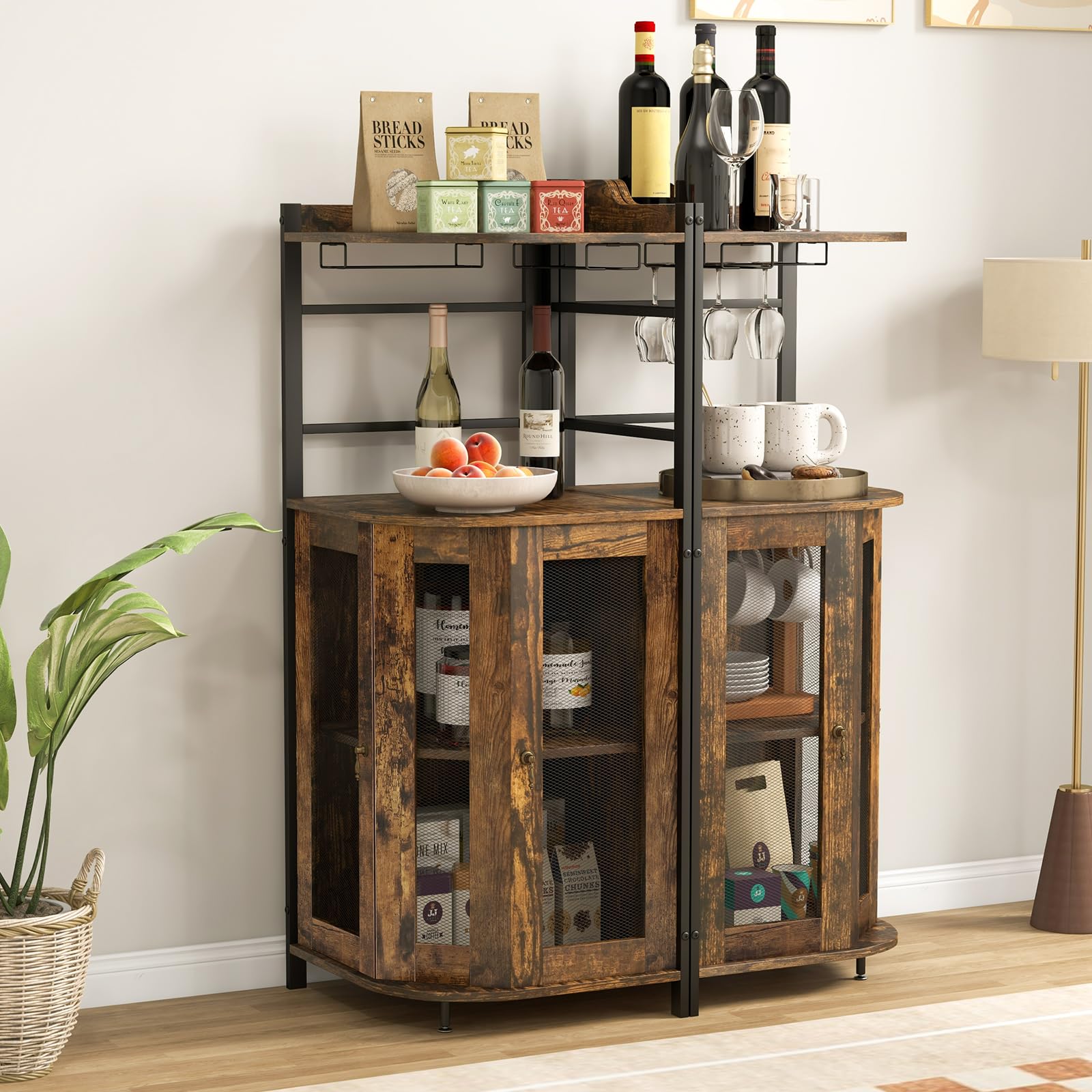 KOMFOTTEU Barschrank mit verstellbarem Regal, Eckschrank Holz mit Glashalter & Metallgittertüren, Weinschrank Barwinkel für Küche, Wohnzimmer, Esszimmer, 46 x 46 x 130 cm (Braun)