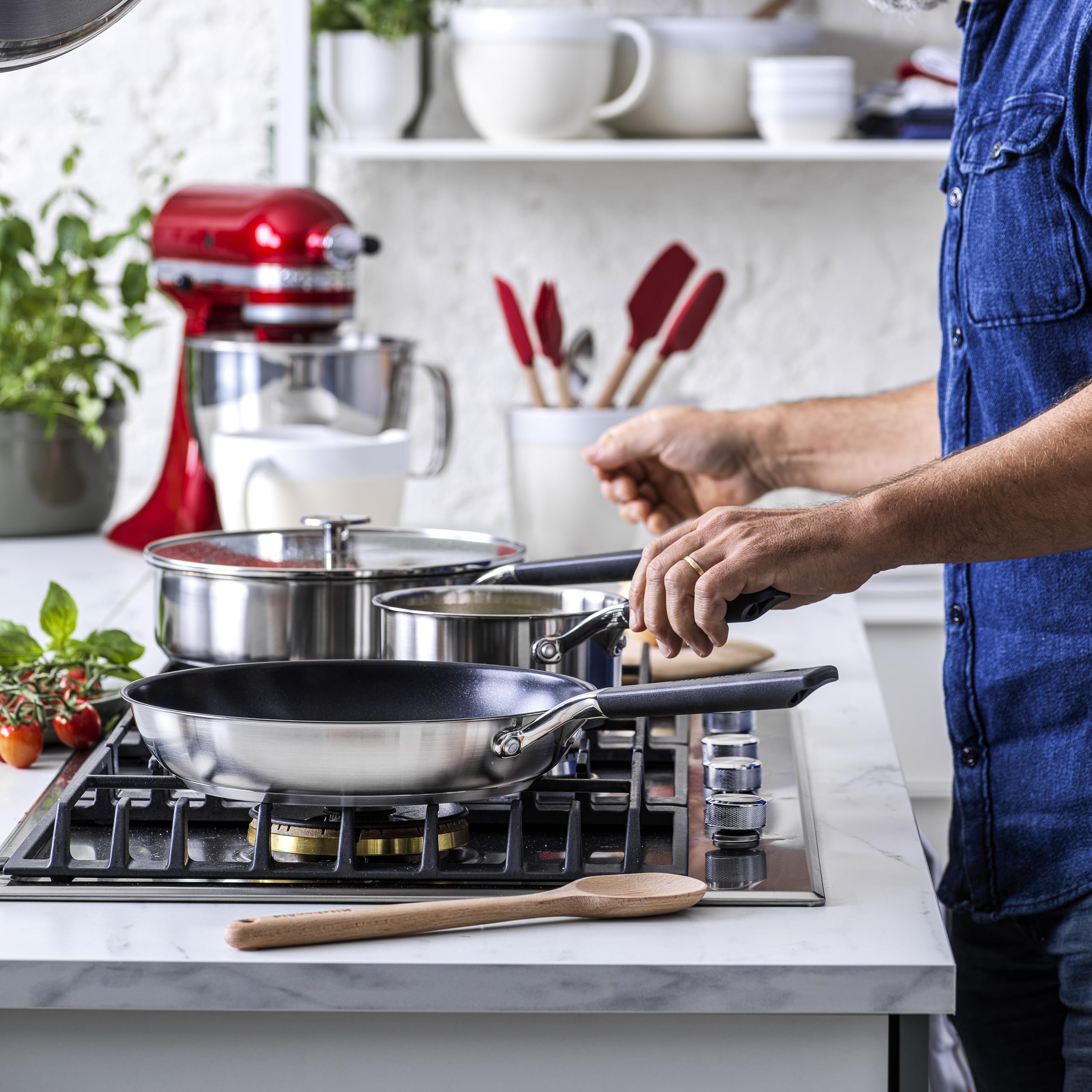 KitchenAid Classic Stainless Steel PFAS-freier, Gesunder 28 cm Wok aus Keramik, Plattiert, Induktion, Stay-Cool-Griff, Backofenfest bis 160°C, Silber