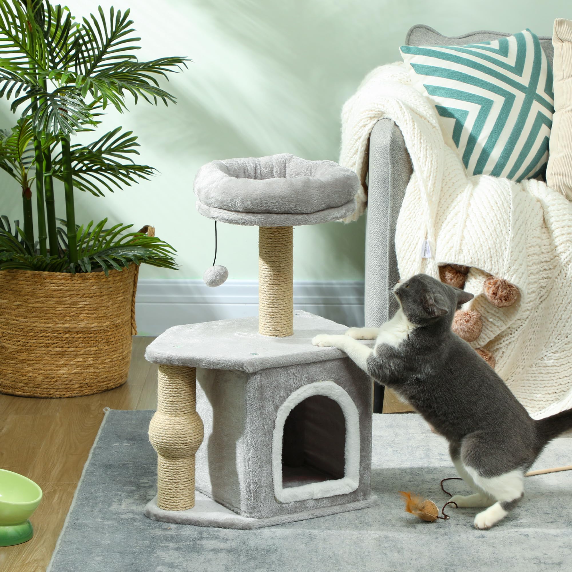 PawHut Arbre à Chat, Tour de Jeux pour Chats, Hauteur de 66 cm, avec poteaux à griffer en Jute, lit Maison pour Chat, Plateforme, Balle de Jeu, Gris Clair