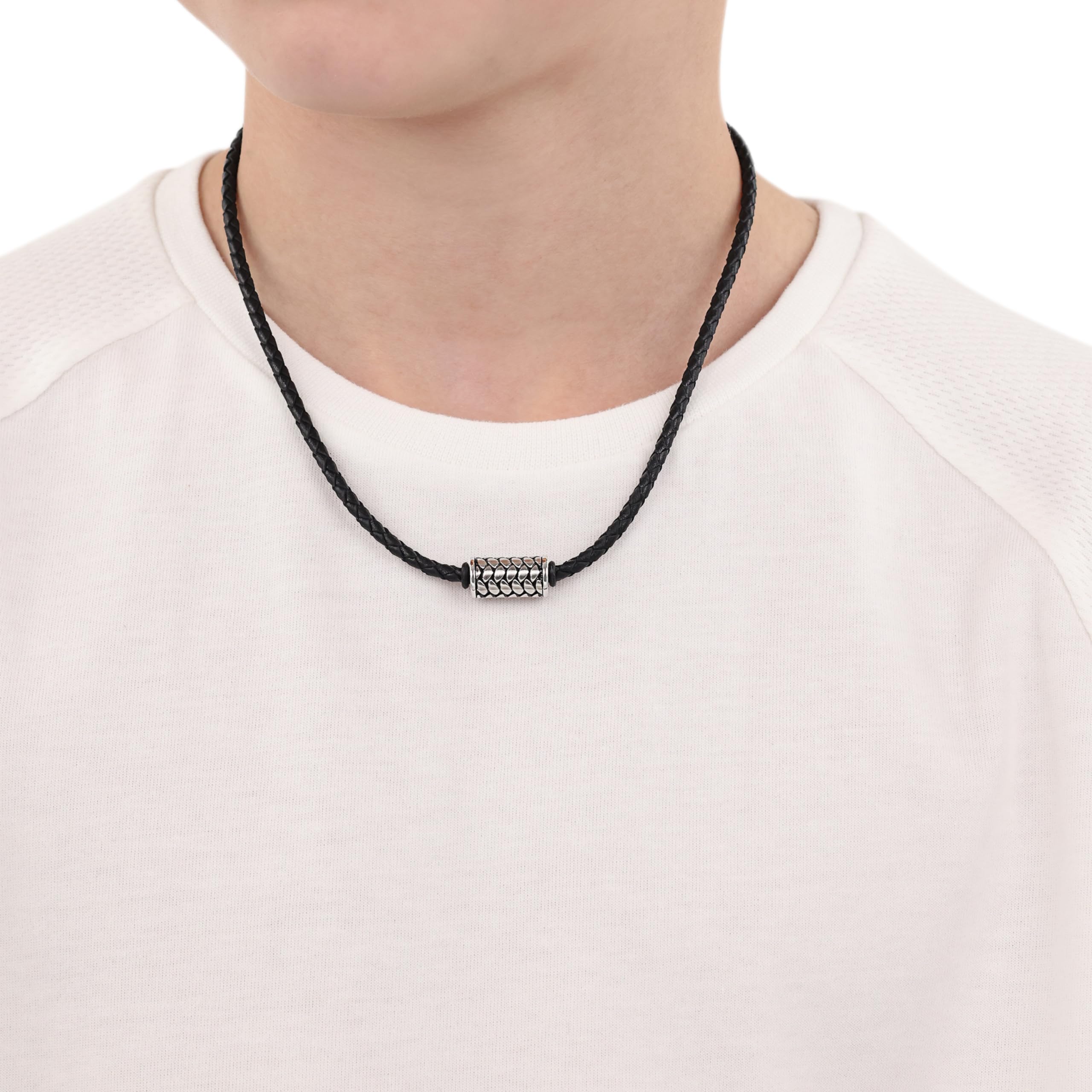 s.Oliver Cadena con colgante de acero inoxidable/cuero, collar infantil para niños, motivo, viene en caja de regalo de joyería