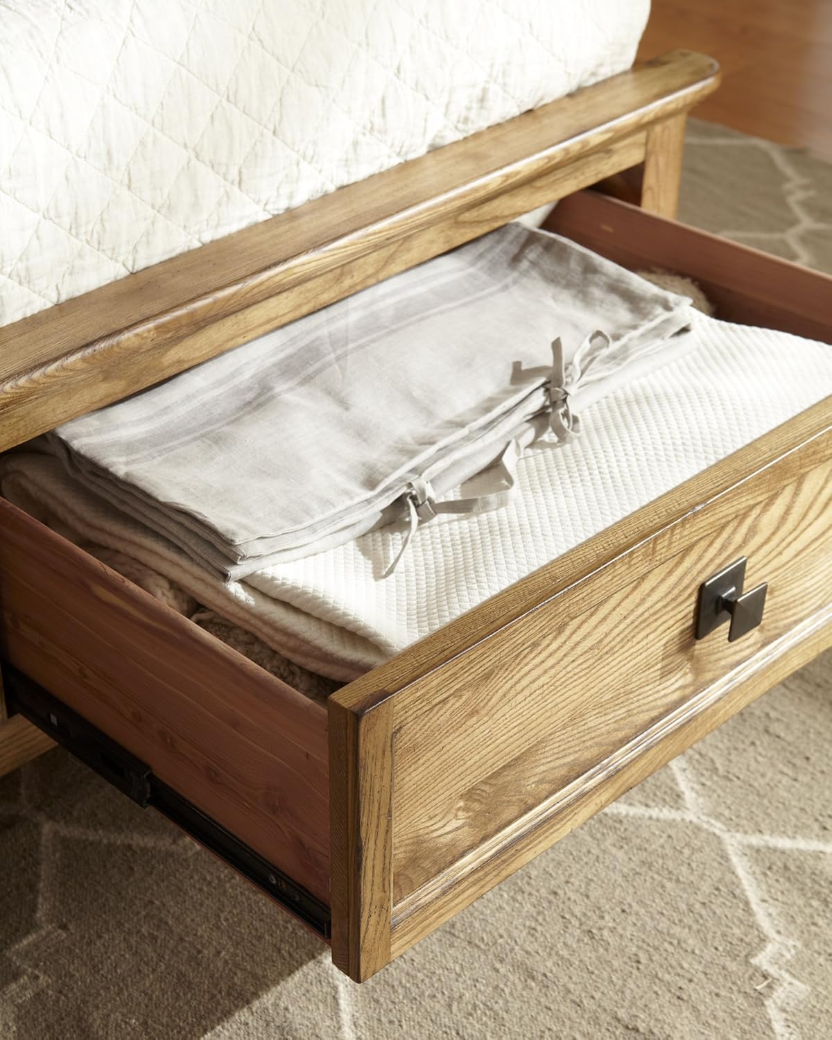 Intercon Alta Solid Brushed Ash Queen Storage Bedroom Set