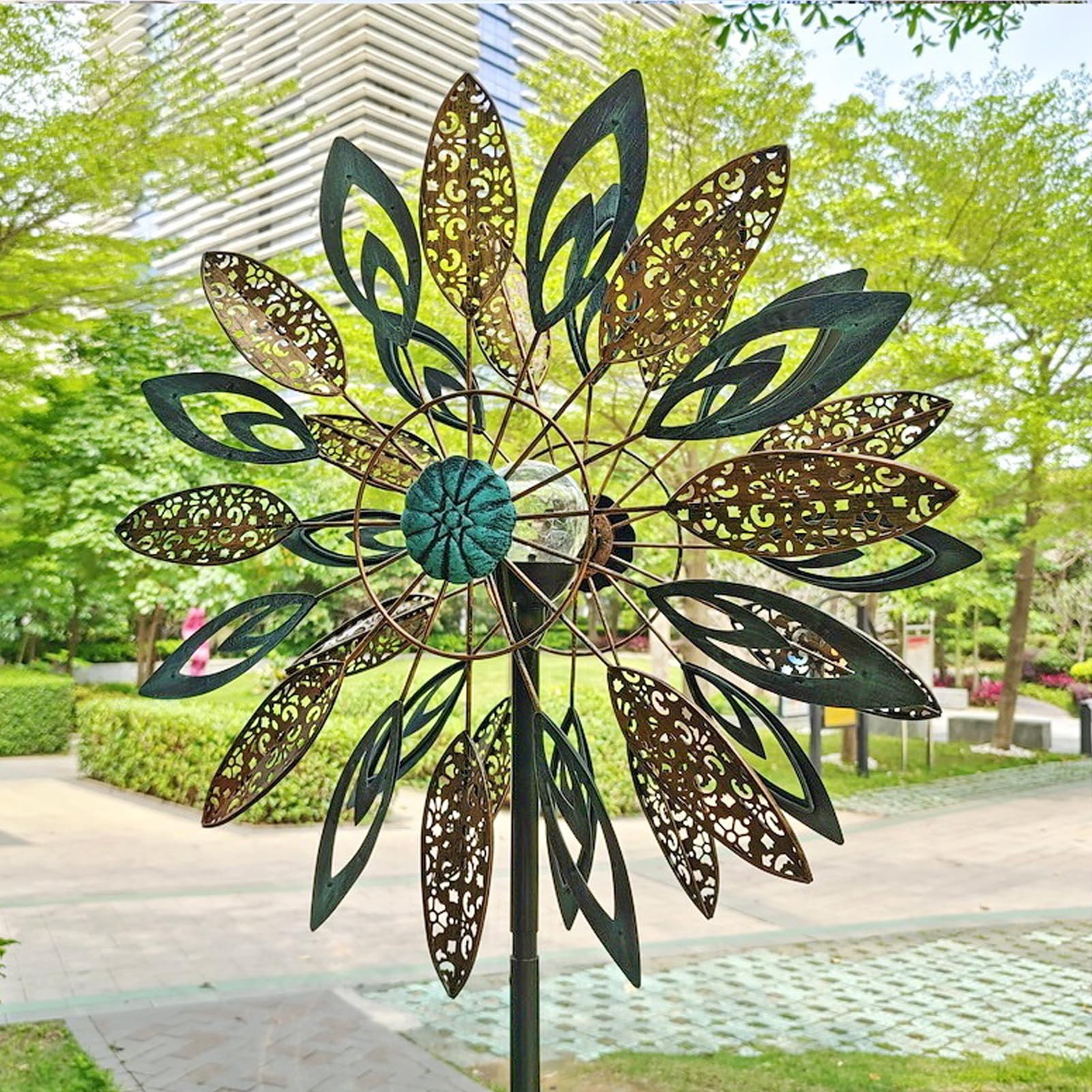 Girandola a vento solare con sfera di vetro, facile da montare, scultura cinetica per esterni, cortile, giardino, prato, girandola in metallo per esterni, alimentata a energia solare