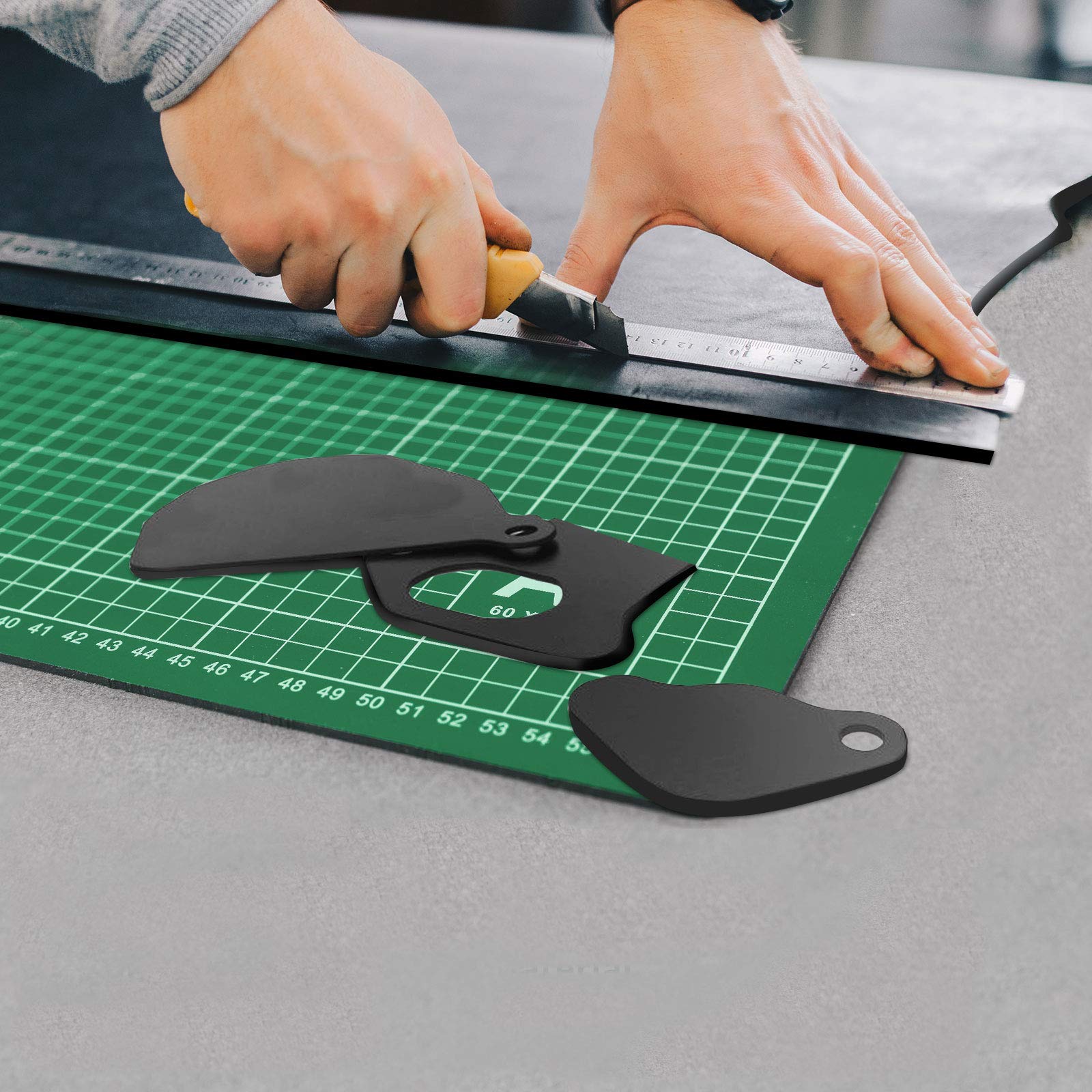 Etm - Piastre in Gomma Antiscivolo SBR al Metro, Rivestimento per Pavimento in Rotolo, Tappeto per Garage e Magazzino, Protezione Antiusura per Aree di Carico - Nero 120x400cm, 1mm di Spessore