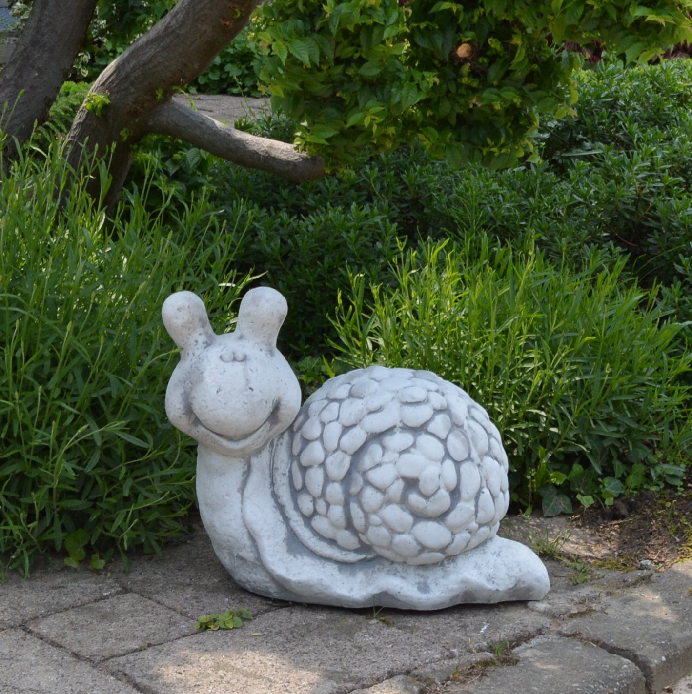 gartendekoparadies.de Lustige Schnecke Steinfigur aus Steinguss, Grau, Frostsicher für Außenbereich, H. 32 cm, 22 kg