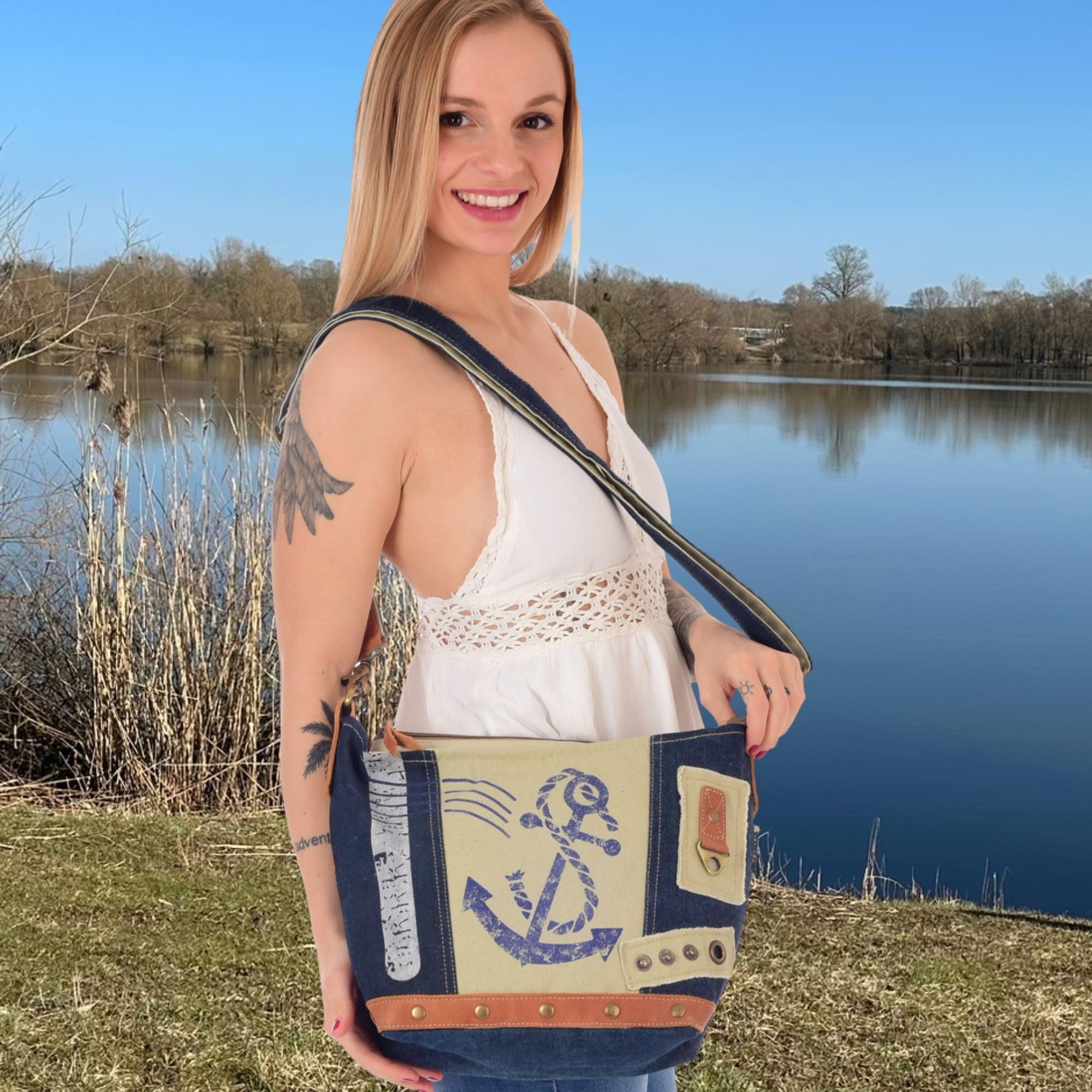 Sunsa Maritim Umhängetasche. Nachhaltige Damen Schultertasche. Beige/blau