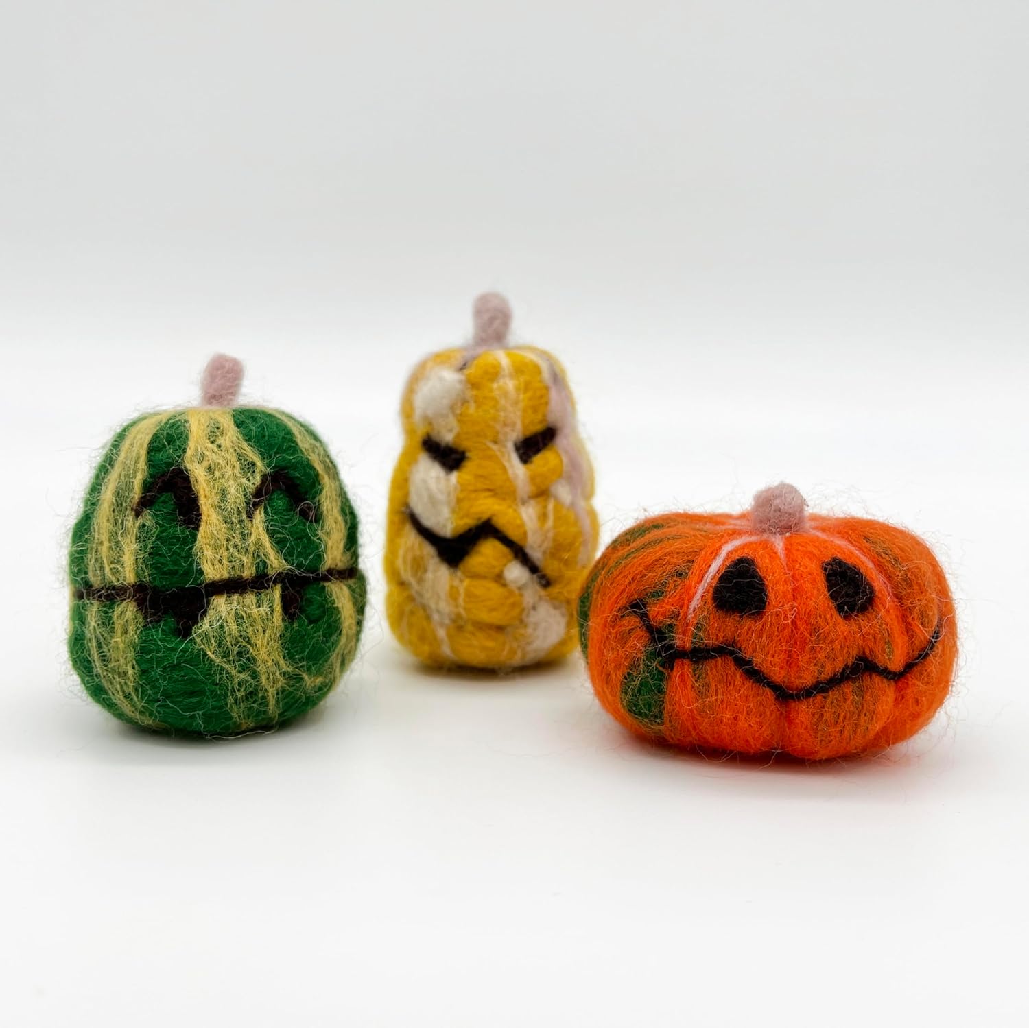 Bergin & Bath Needle Felting Kit - Pumpkins - Halloween Crafts - Make Your own Spooky Decorations! - Craft kit for Adults