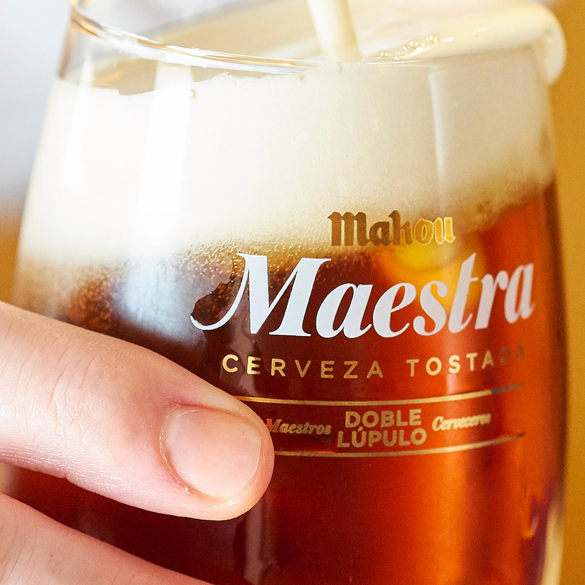 Mahou Maestra Doble Lúpulo Pack 24 Latas 33 cl Cerveza Tostada Lager 7.5% Alcohol