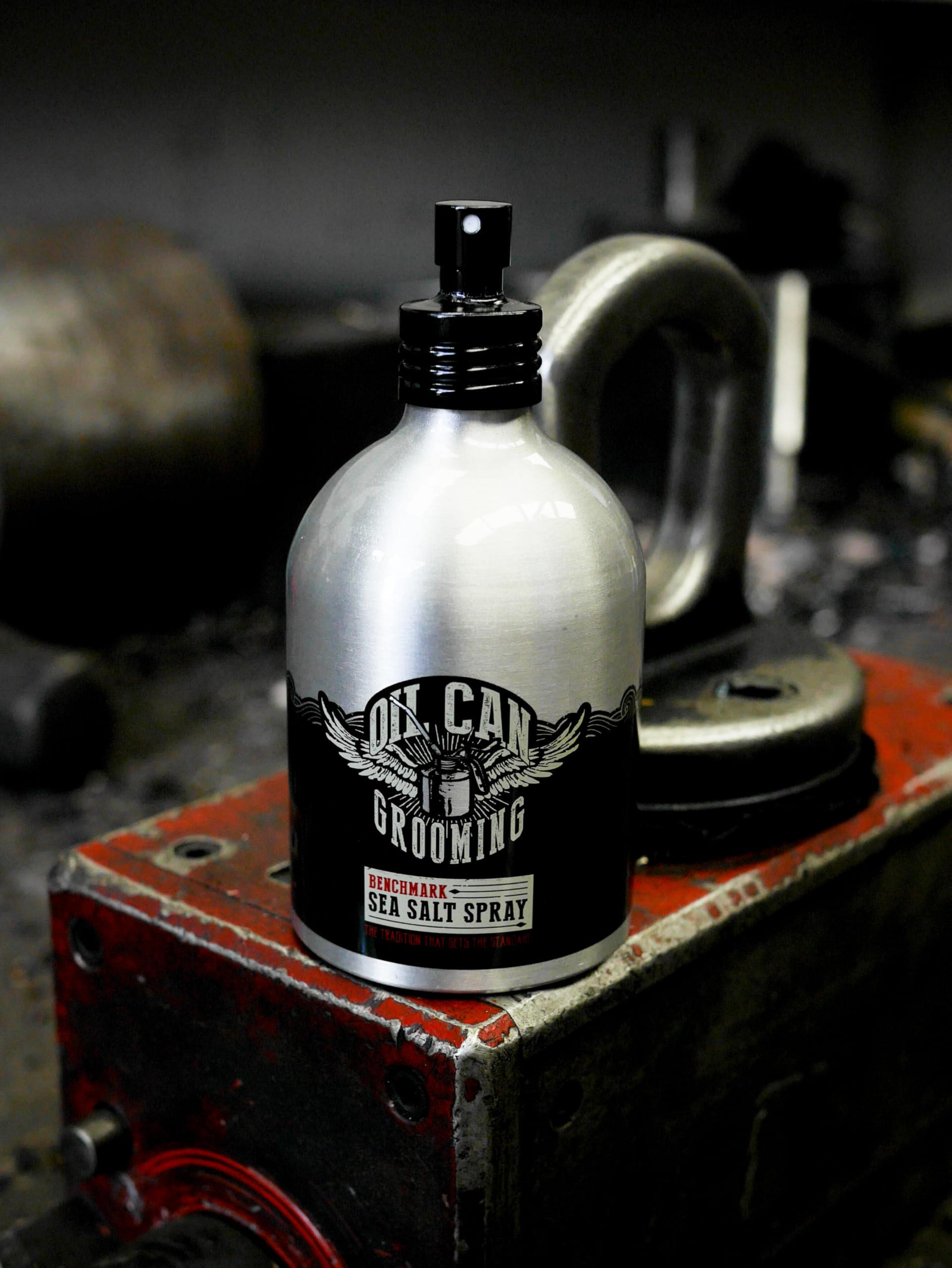 Oil Can Grooming Benchmark Spray z solą morską - spray do teksturowania dla objętości, matowy i lekki chwyt - wstępna stylizacja i efekt "powrotu z plaży" - 200 ml