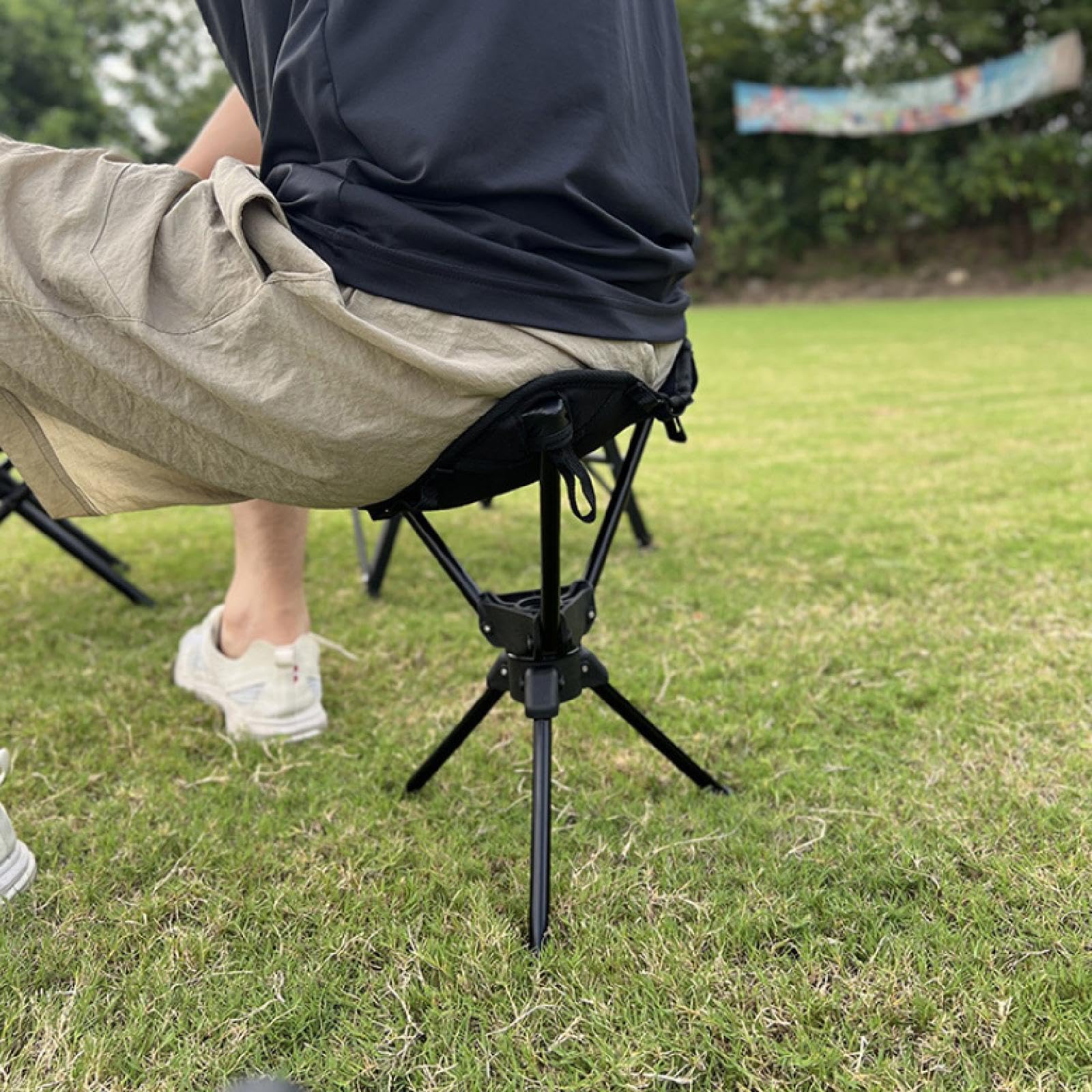 Tabouret Extérieur Siège Portable Chaise Tripode Pliable Aluminium Oxford Rotatif Léger avec Sac Rangement Adapté Camping Promenade Randonnée P