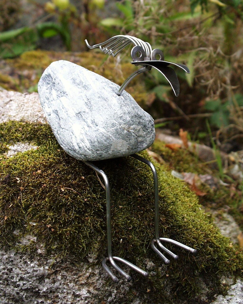 HansPeter stehend "Der Gelassene" Steinvogel bzw. Edelstahlvogel aus
