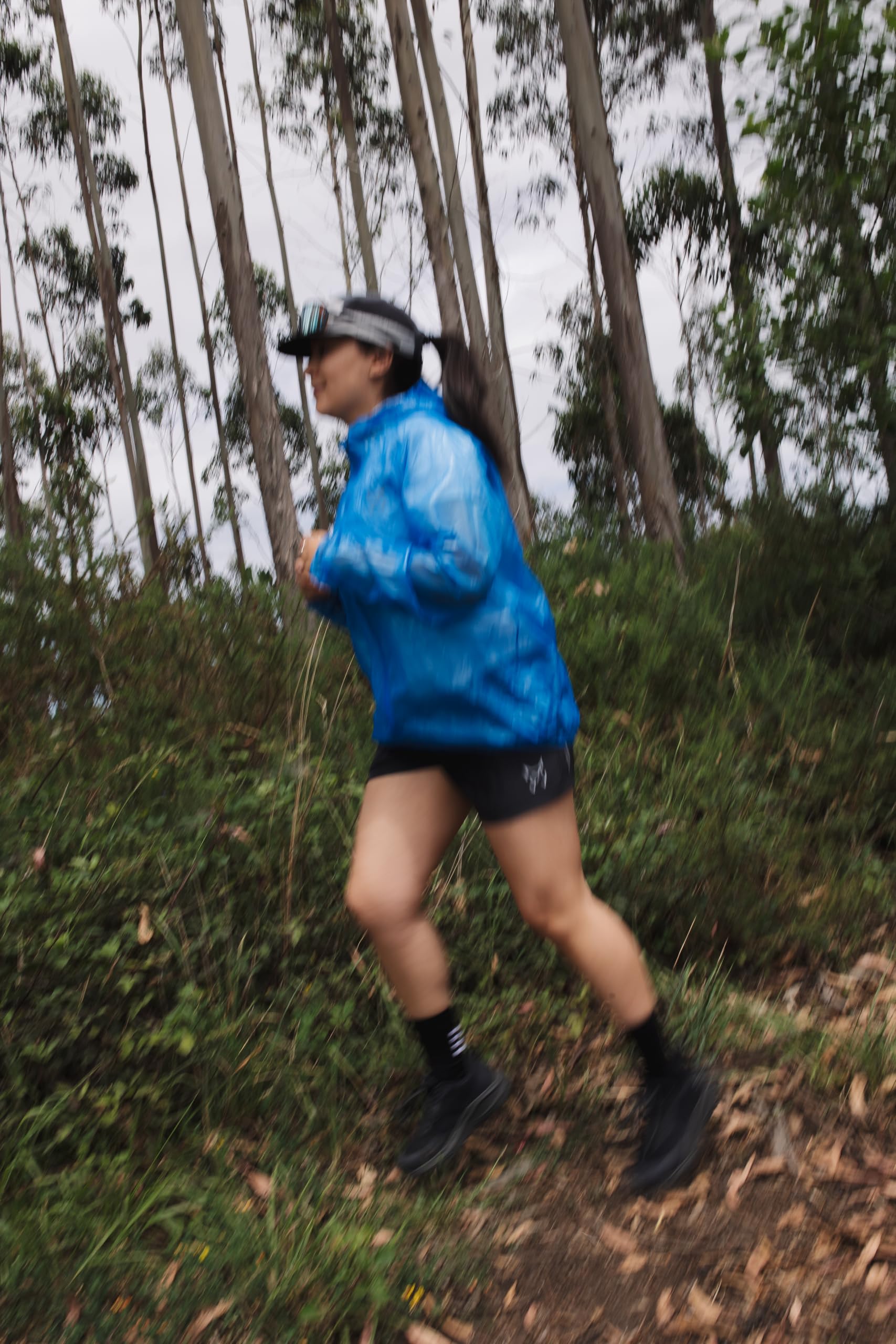 ALTUS Tahoe Chubasquero Ultraligero con Capucha Ideal para la Práctica del Running