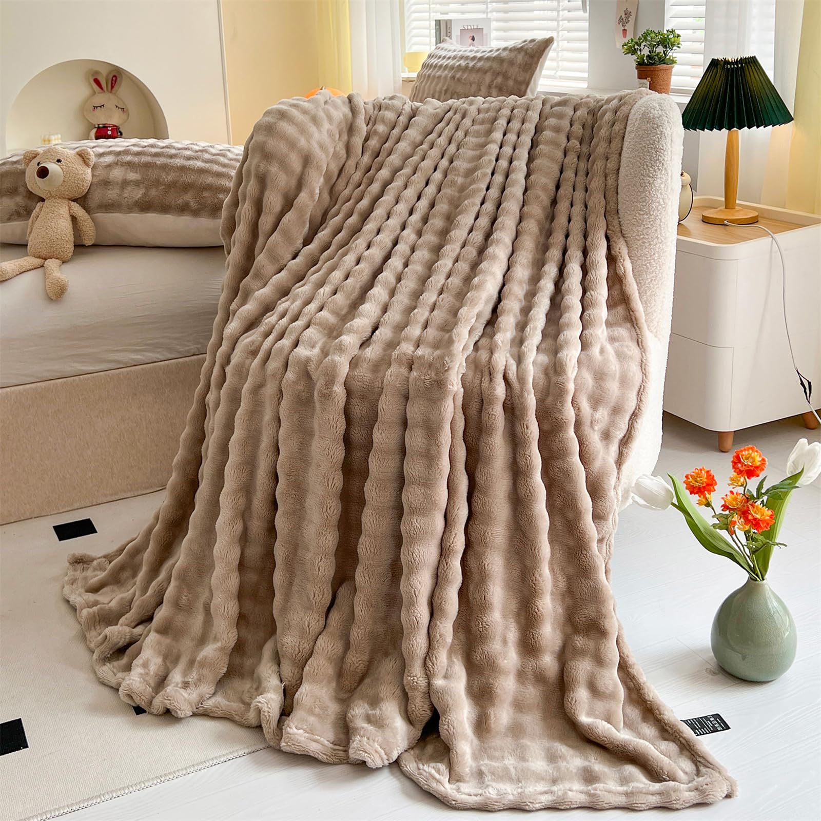 LINGKY Fleece Throw Blanket for Sofa - Soft Fluffy Camel Throws for Sofas Large, Extra Warm Blanket Throw for Couch, Luxury Decorative Bubble Bed Blanket 180x230cm