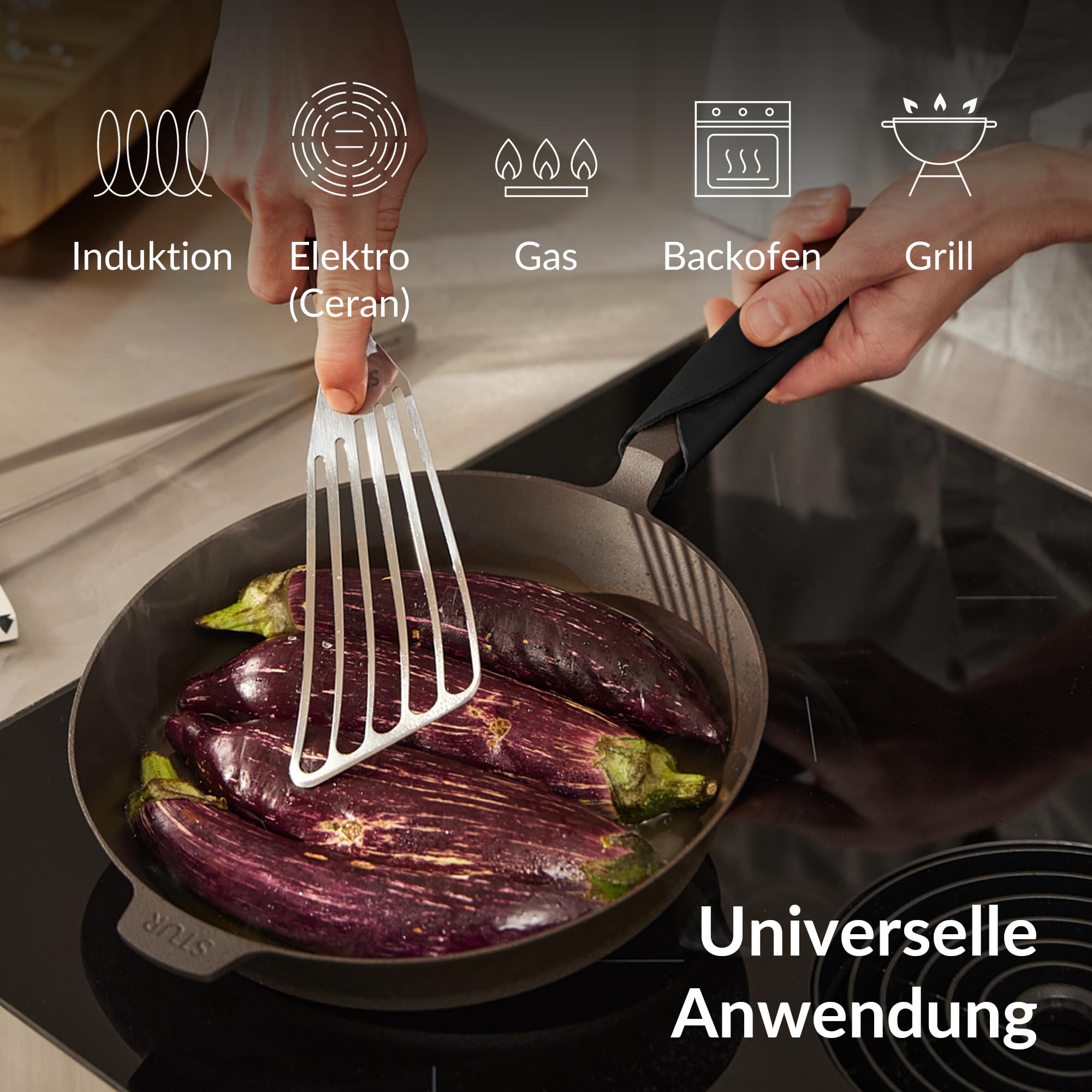 STUR - ORIGINAL Starter-Set Gusseisenpfanne Induktion 28 cm inkl. Echtleder Griffschutz & Pfannenwender - Cast Iron Pan geschliffen für alle Herdarten - Kratzfeste Pfanne Gusseisen & Zubehör