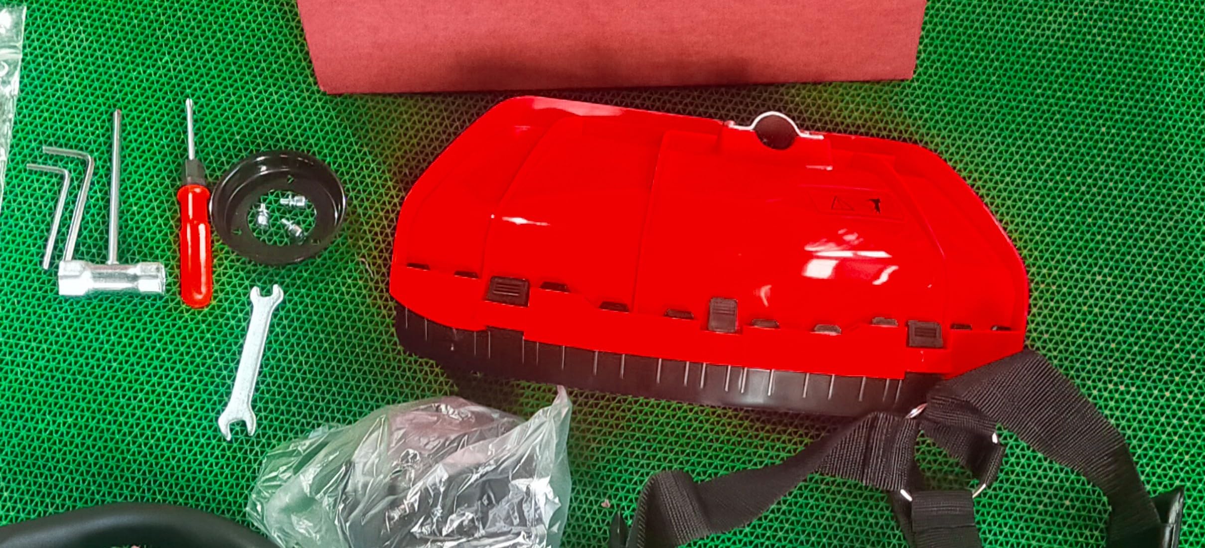 IPOTOOLS Desbrozadora 5 en 1, 52 cc, 3 CV, gasolina, desbrozadora, bobina de hilo, 3 dientes, correa de mochila, sierra de podar, cortasetos, certificado TÜV