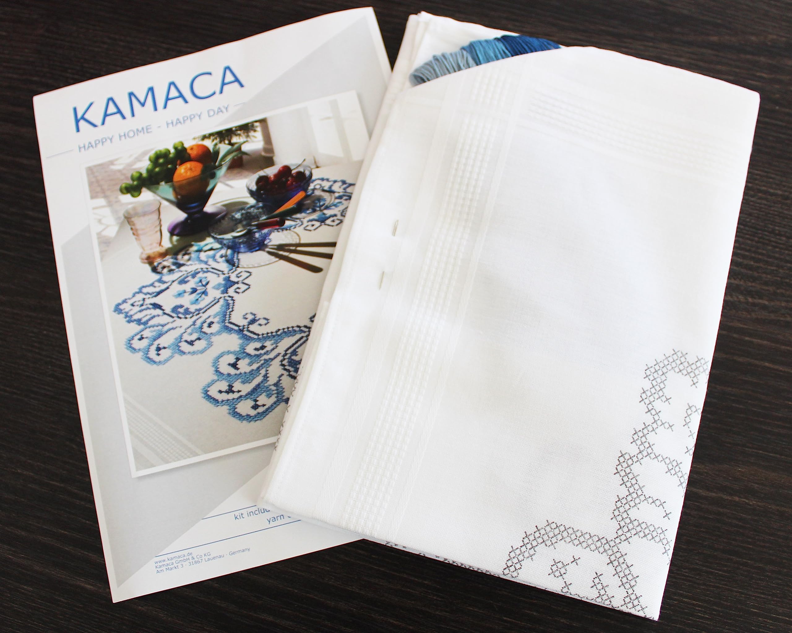Kamaca - Set per ricamo a punto croce, tovaglia con motivo fiori classici, in cotone