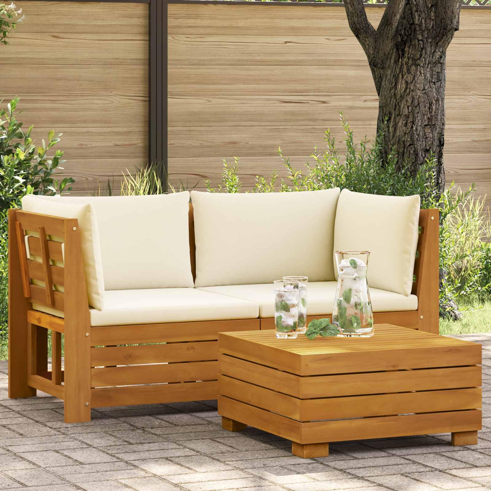 Salon de jardin confortable en acacia marron, idéal pour vos instants détente sur la terrasse