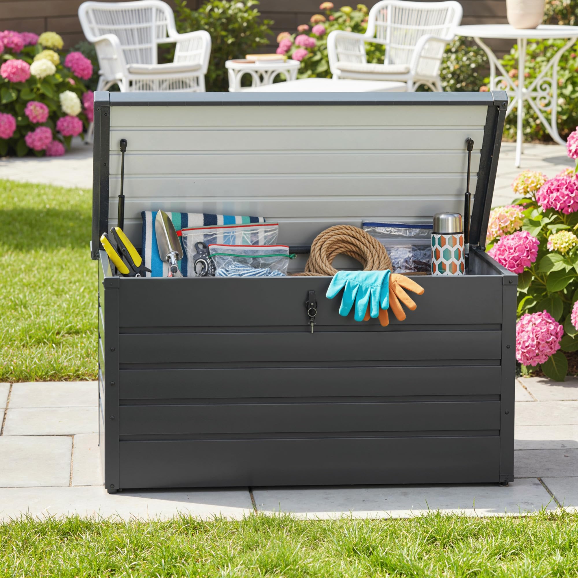 Outsunny Panca Baule Contenitore da Giardino con Chiave, Cassapanca Moderna in Acciaio, Grigio, 120x62x62cm