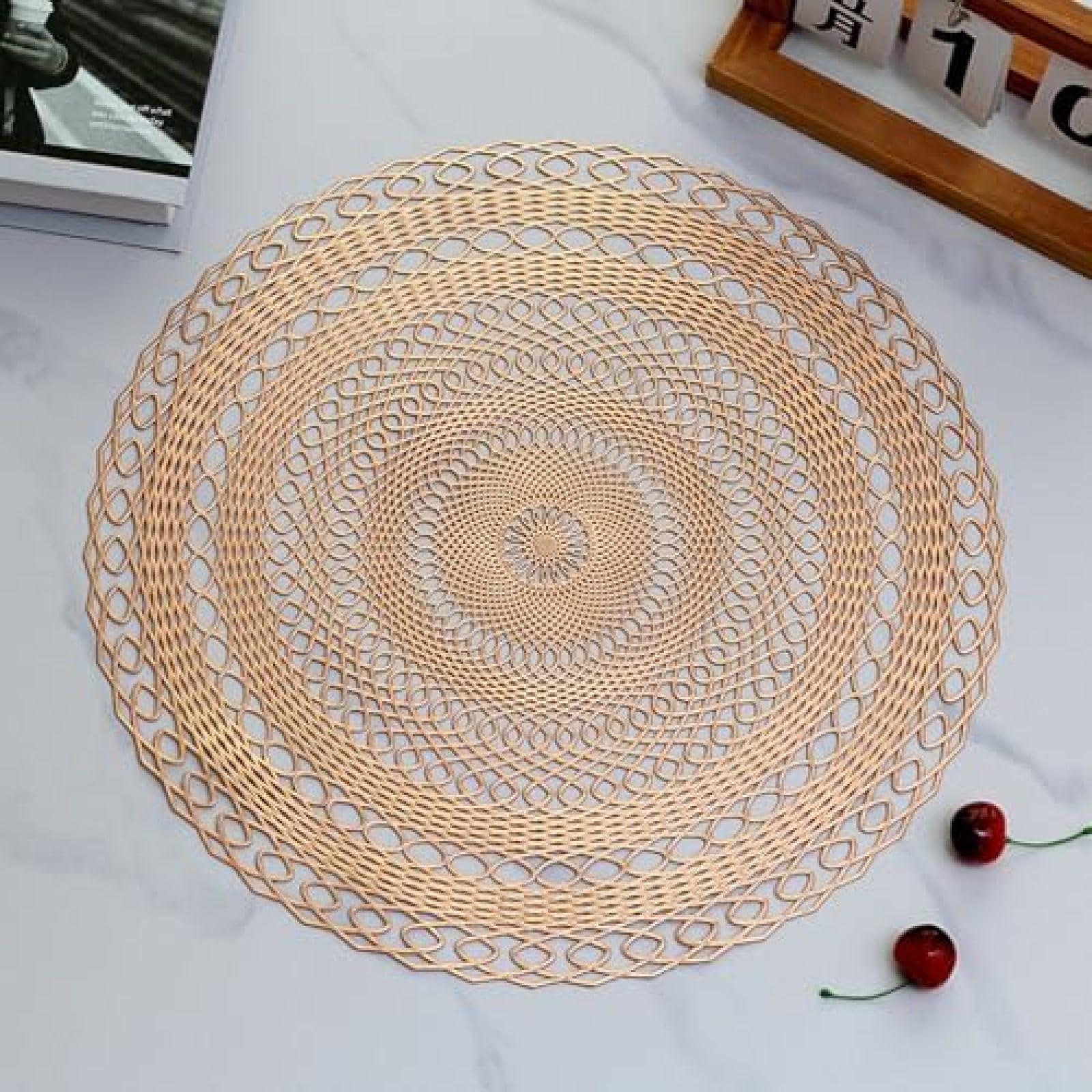 Set de table rond PVC or rose pour illuminer vos dîners de fête et repas quotidiens